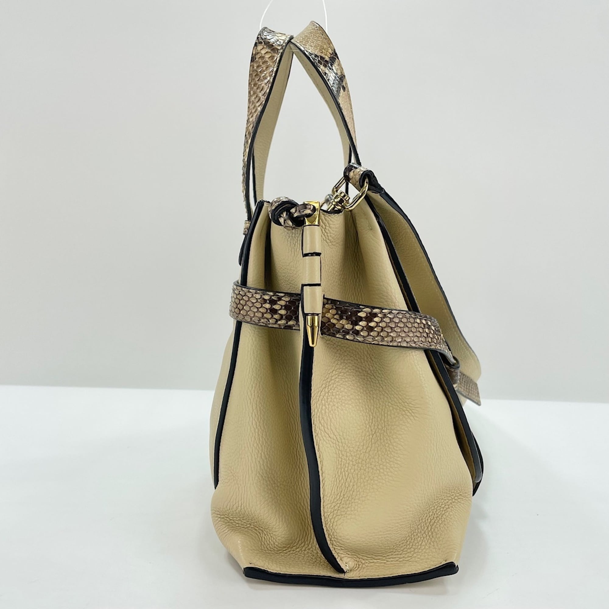 Loewe Beige Handbag (Pre-Owned)