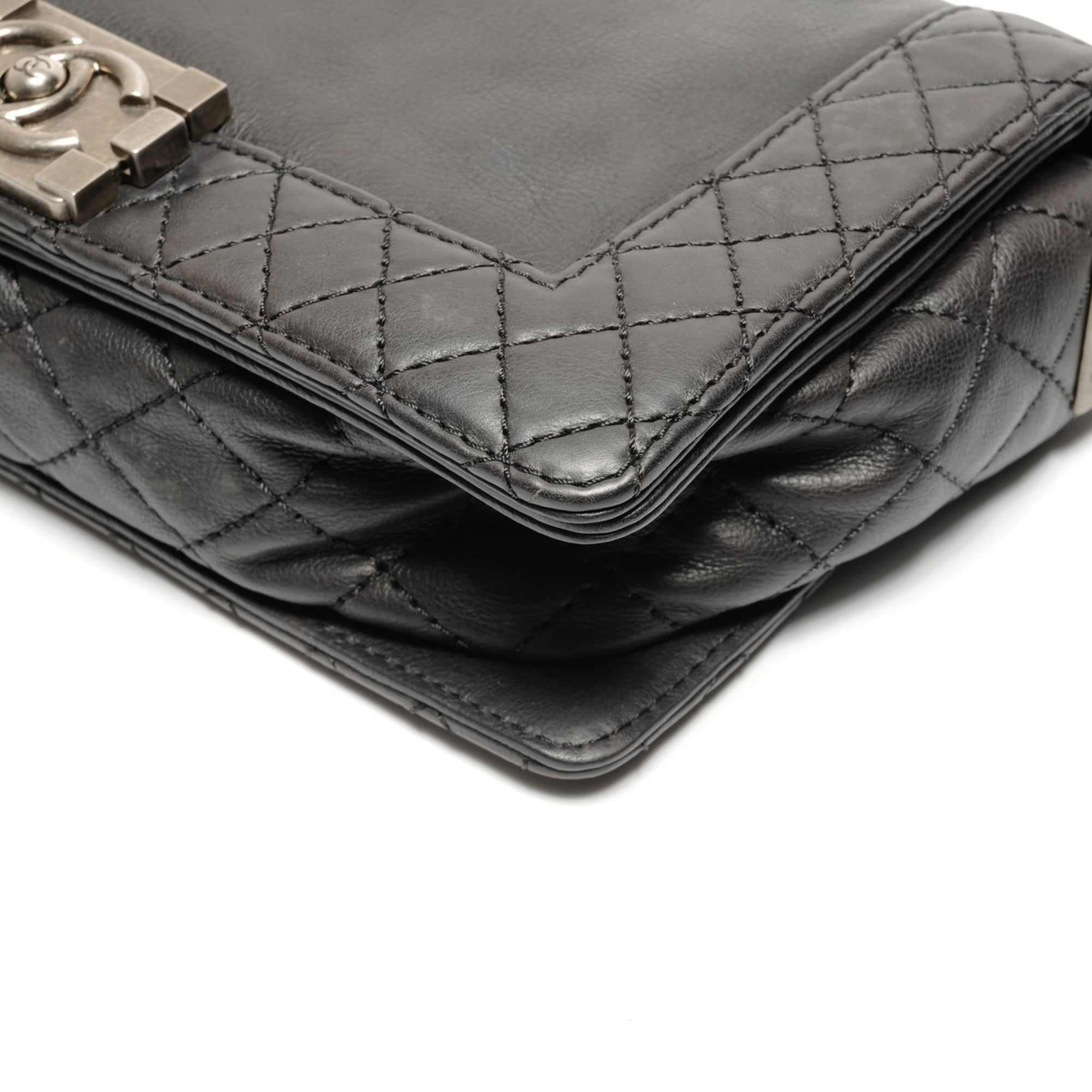 Chanel Black Shoulder Bag (Pre-Owned)