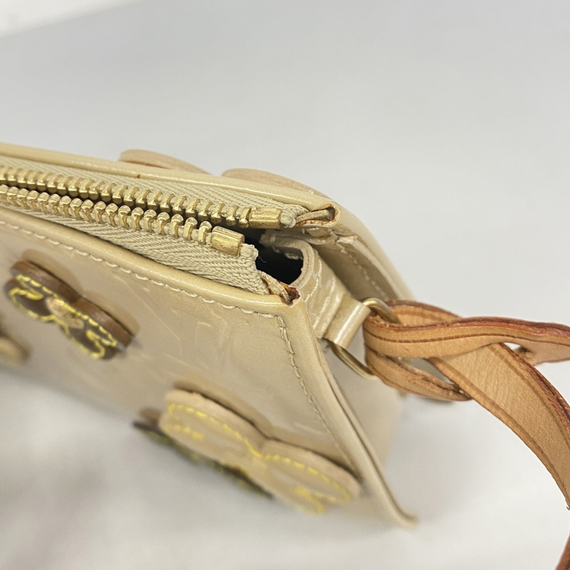Louis Vuitton Beige Pouch (Pre-Owned)