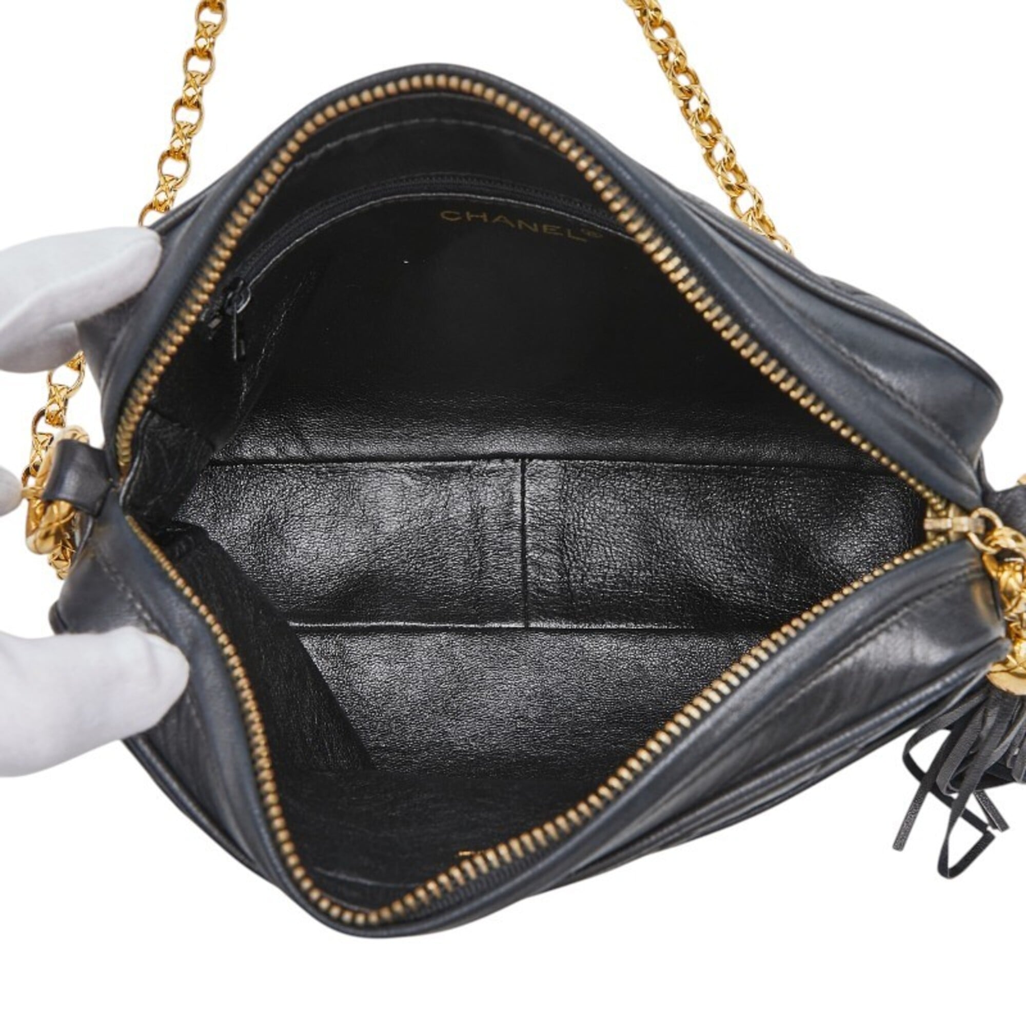 Chanel Black Leather Shoulder Bag (Pre-Owned)