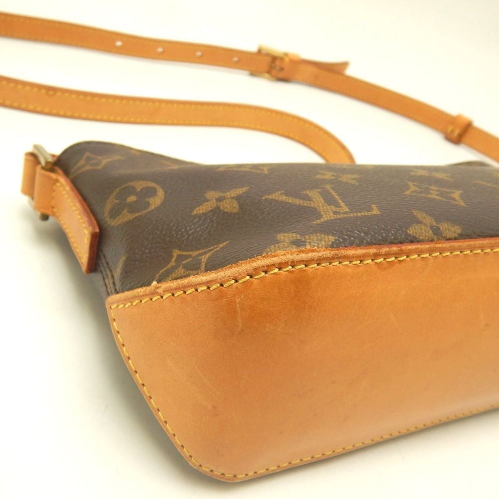 Louis Vuitton Brown Monogram Monogram Shoulder Bag (Pre-Owned)