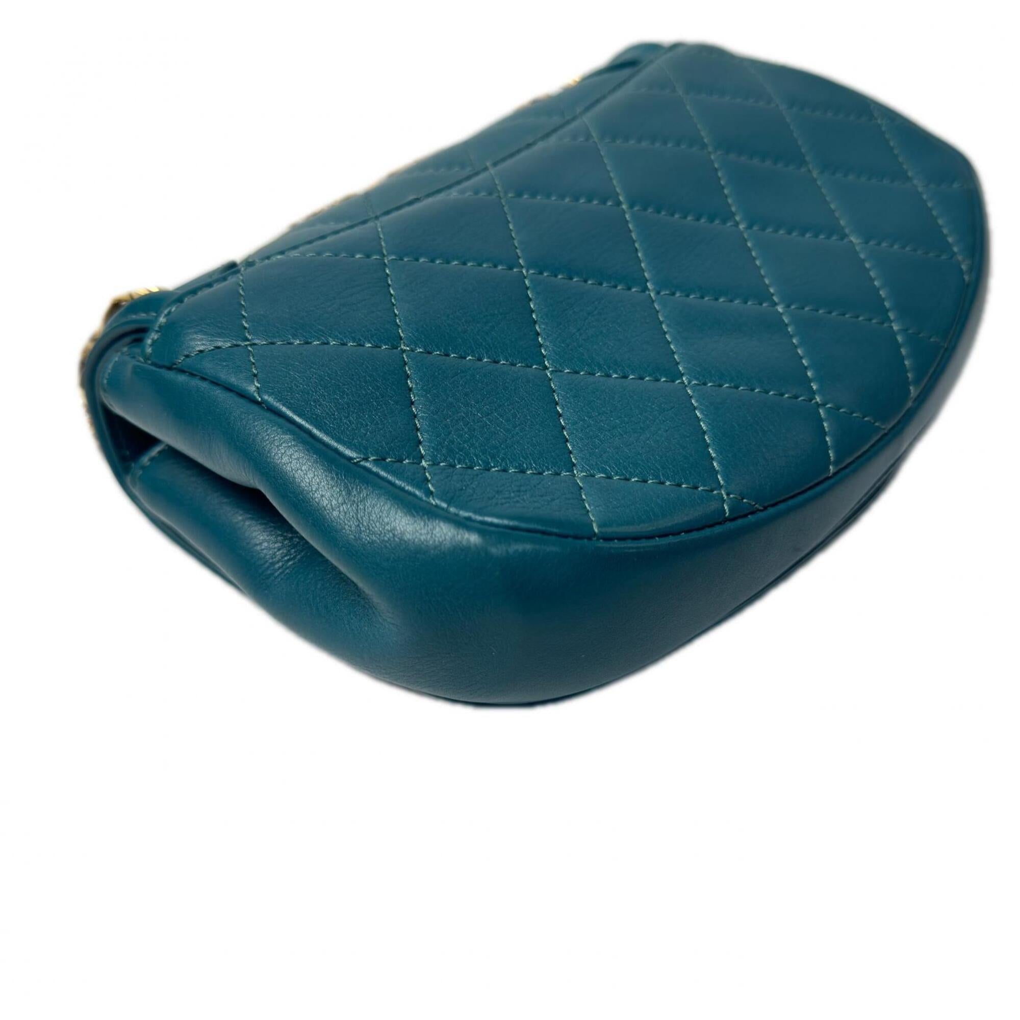 Chanel Green Leather Shoulder Bag (Pre-Owned)