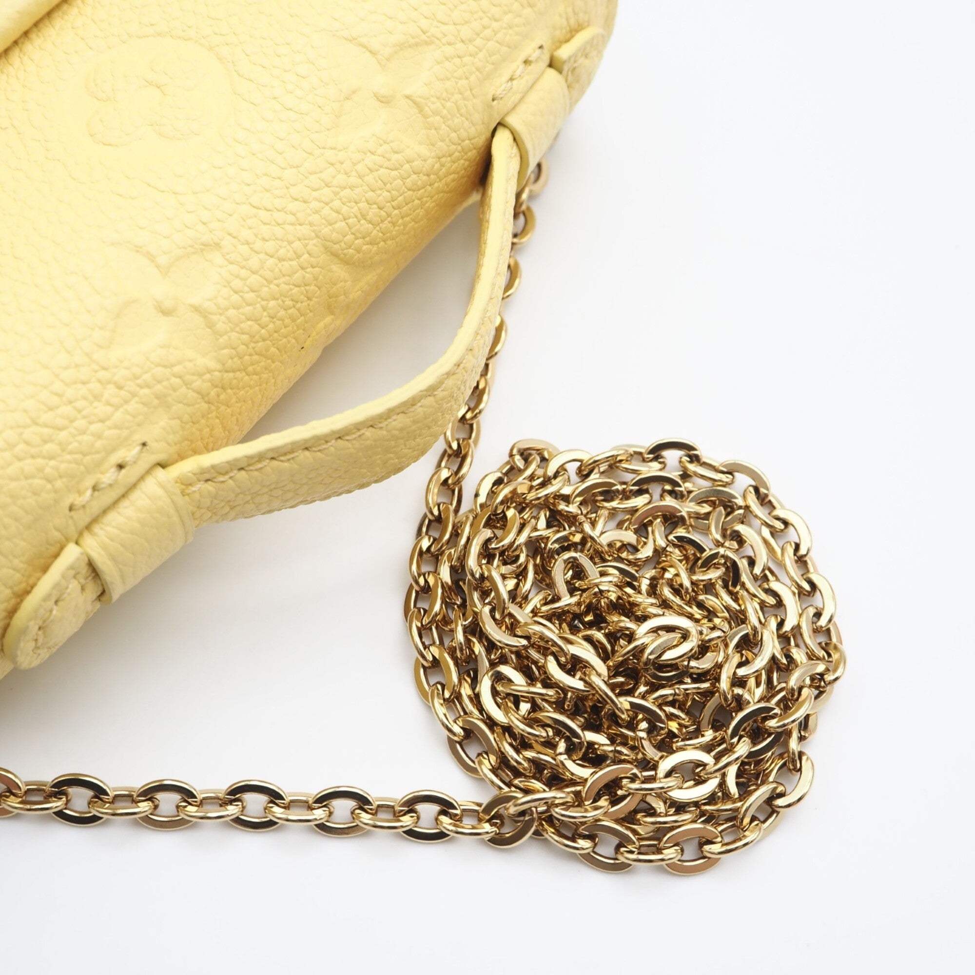 Louis Vuitton Yellow Leather Shoulder Bag (Pre-Owned)