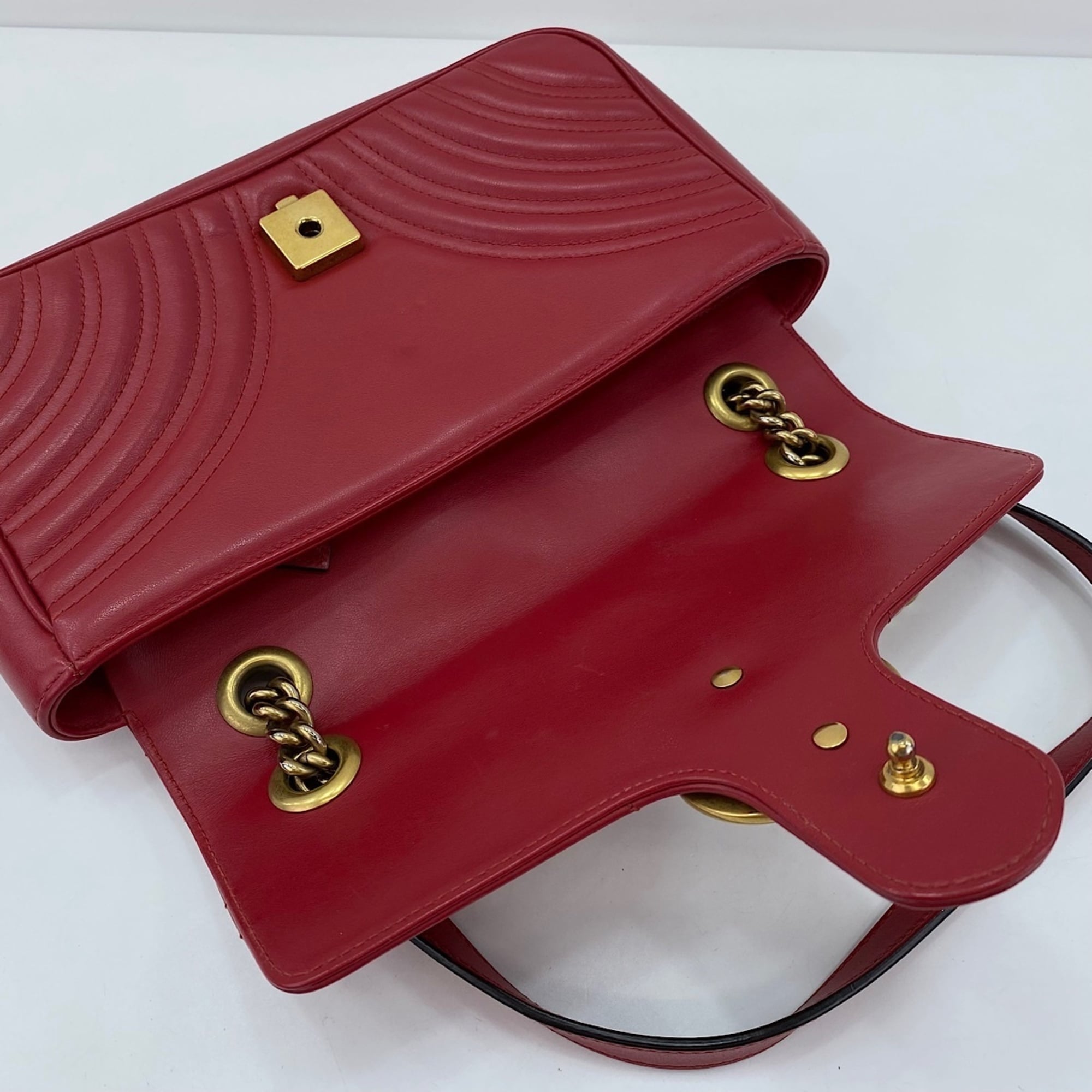 Gucci Red Color Leather Shoulder Bag (Pre-Owned)