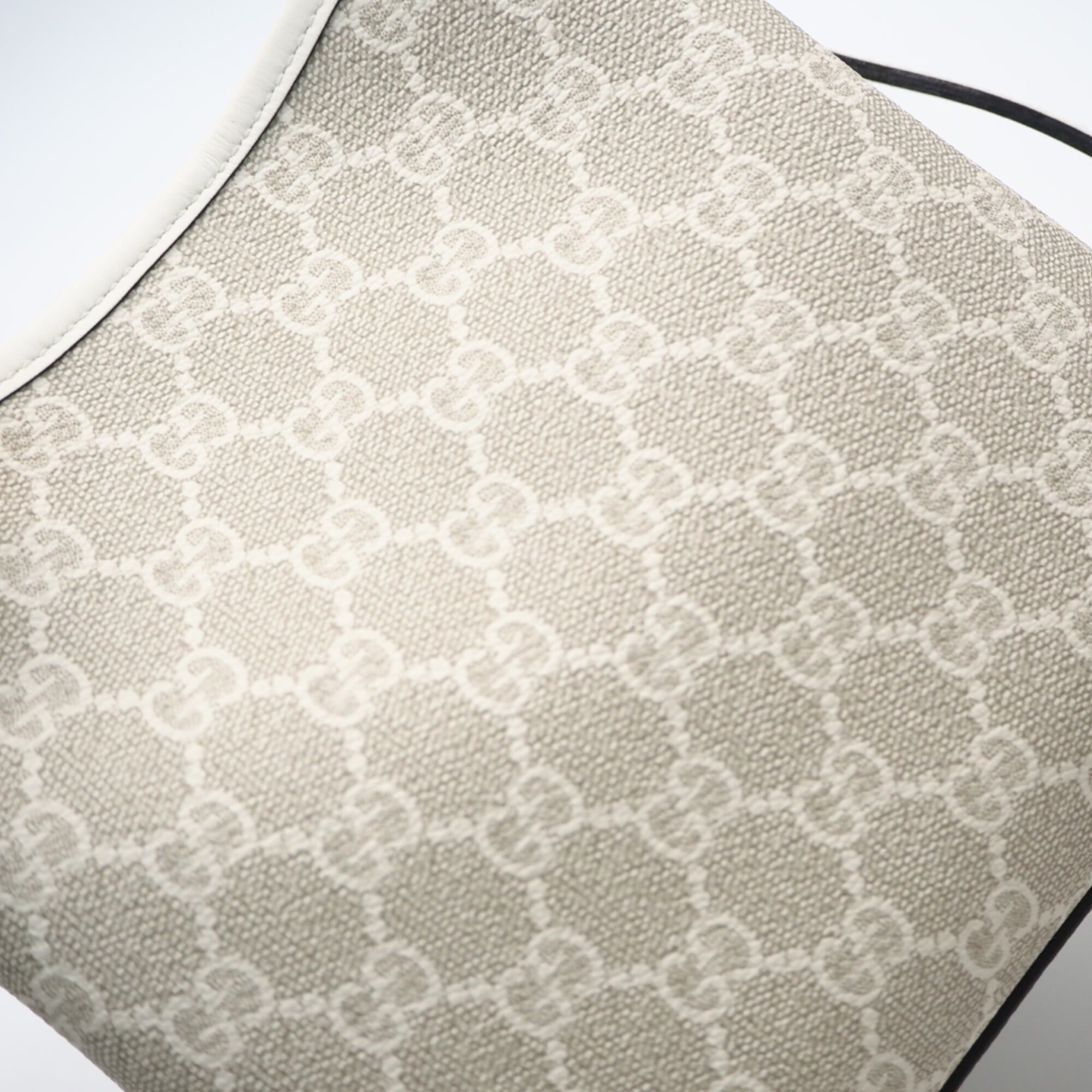 Gucci Beige White Coated Canvas Leather Shoulder Bag (Pre-Owned)