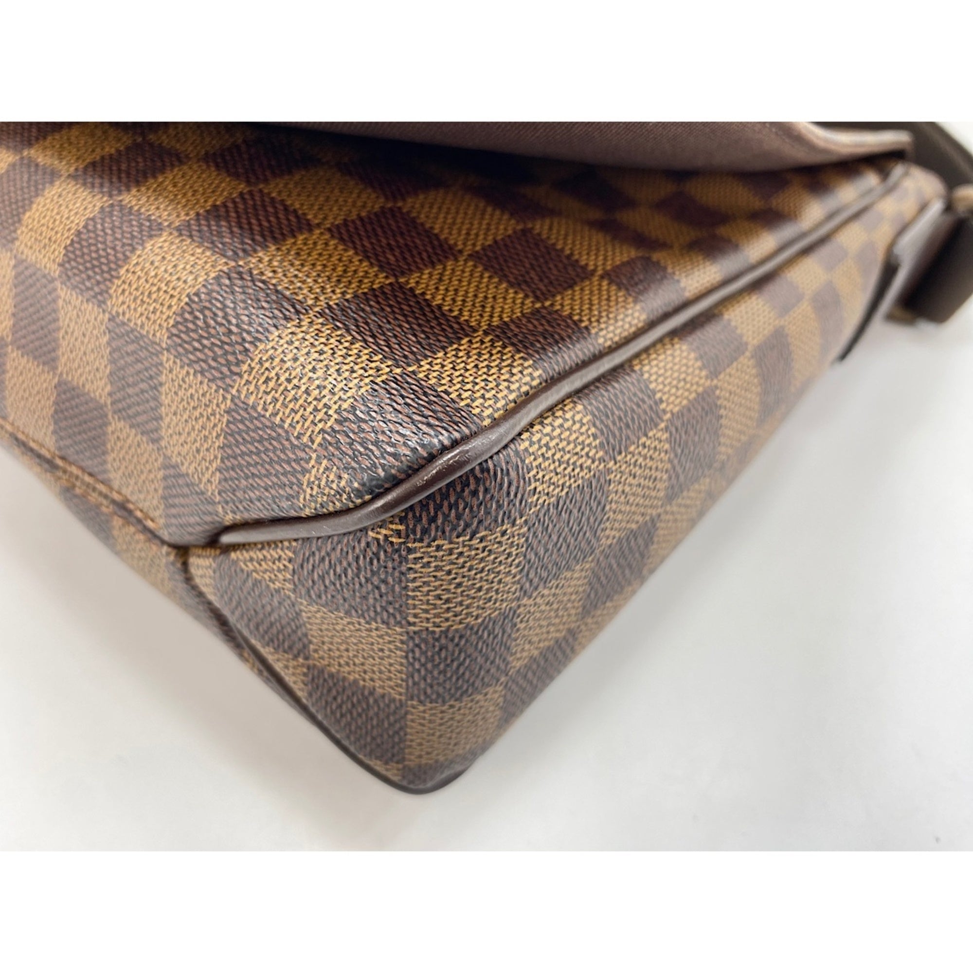 Louis Vuitton Brown Shoulder Bag (Pre-Owned)