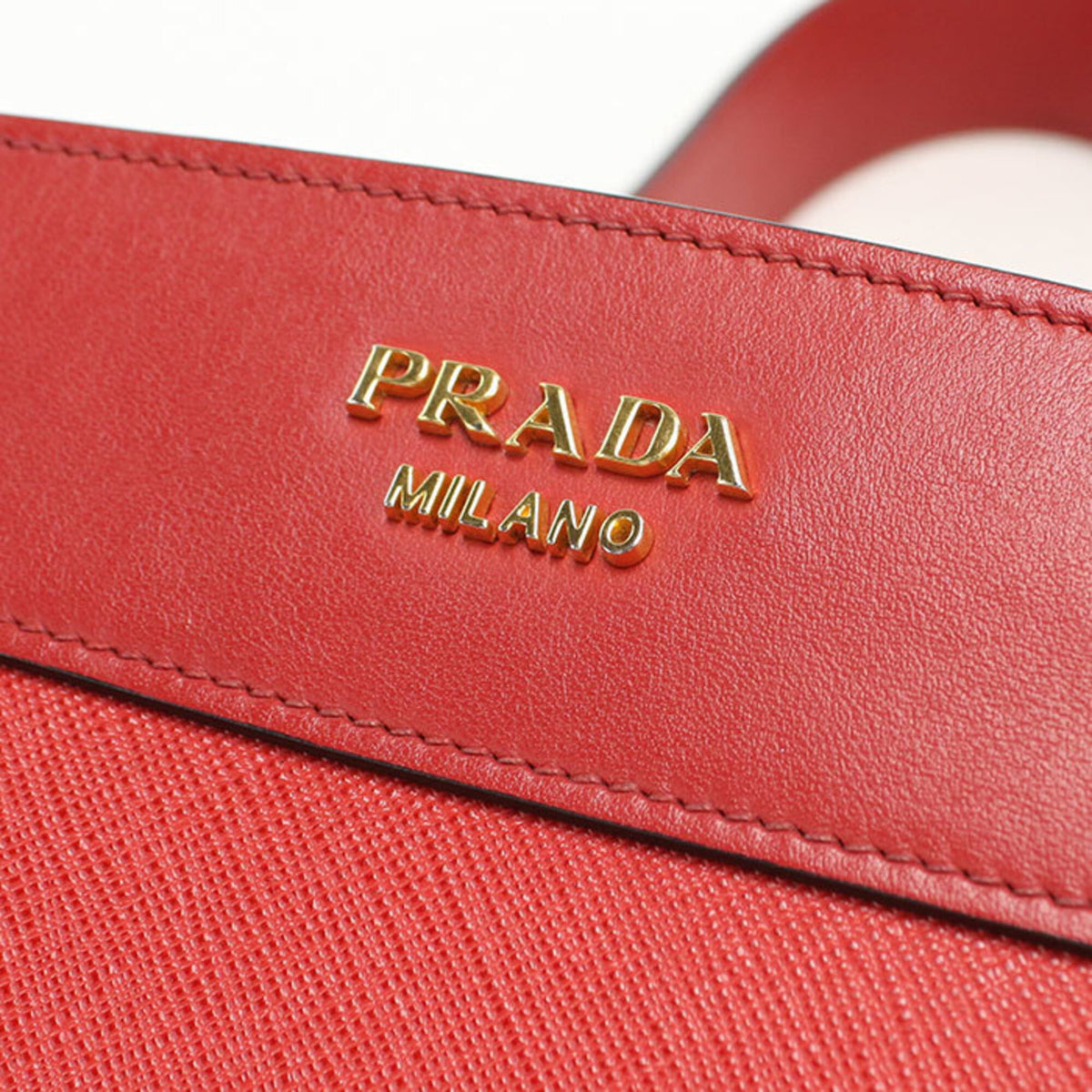 Prada Red Color Leather Shoulder Bag (Pre-Owned)