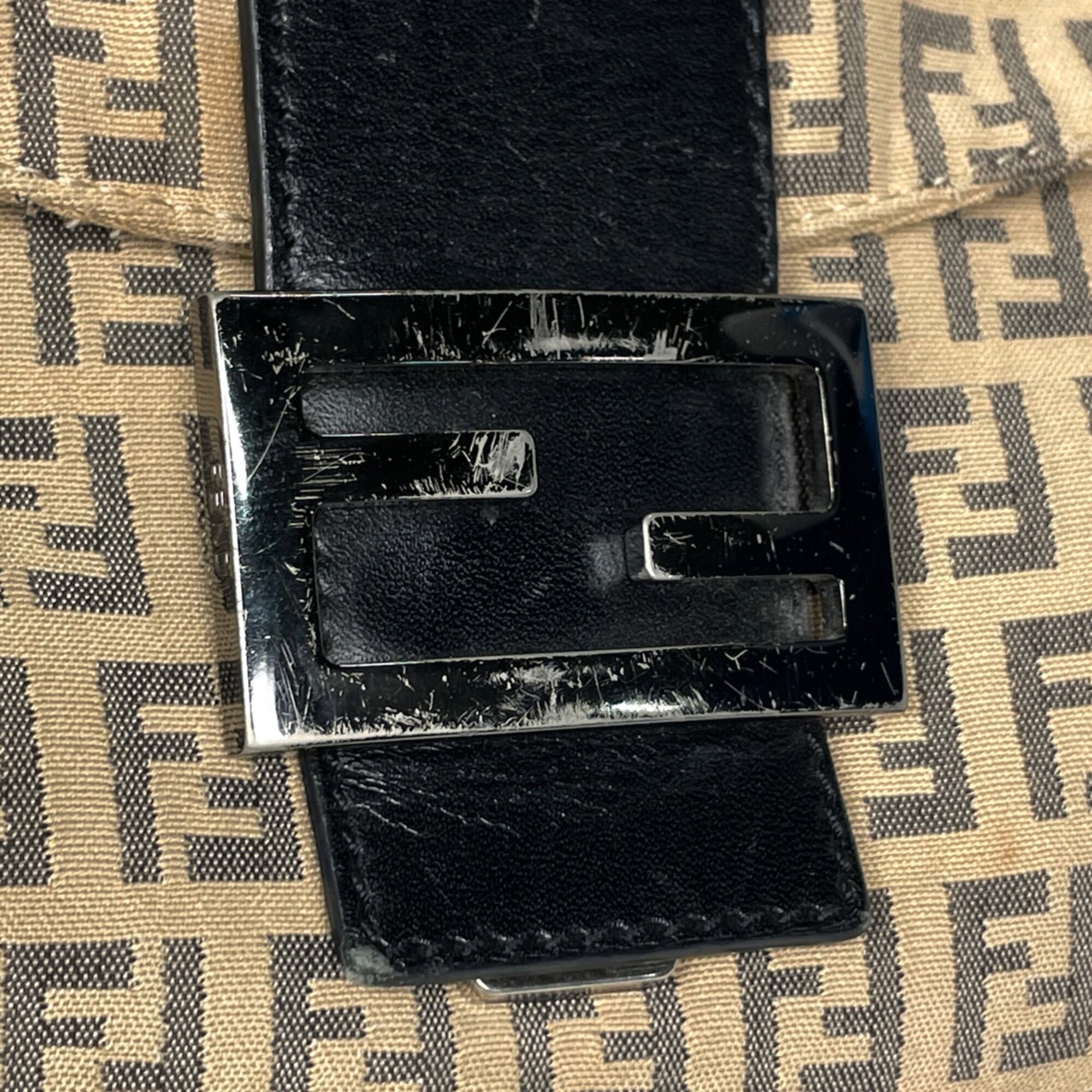 Fendi Beige Canvas Leather Shoulder Bag (Pre-Owned)