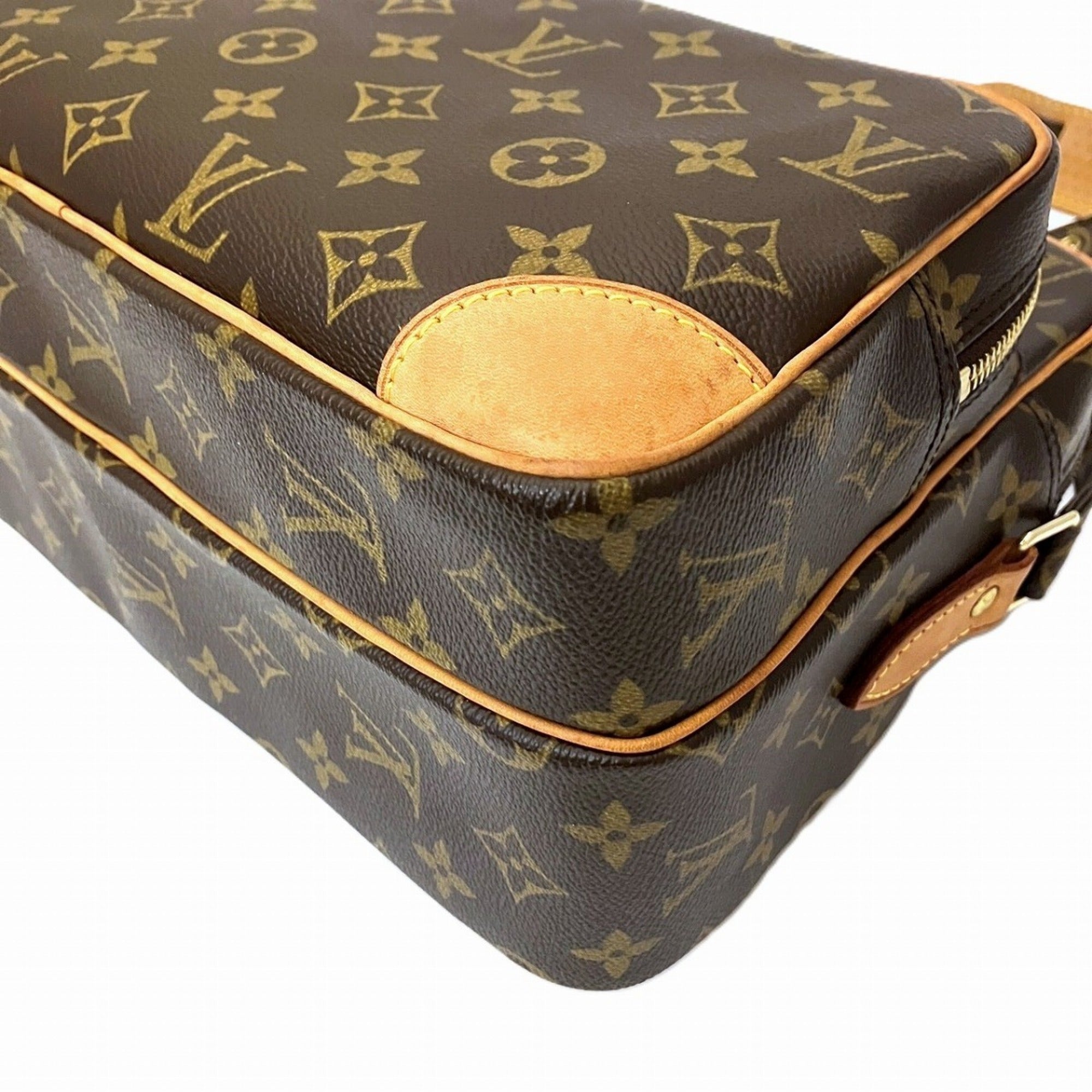 Louis Vuitton Brown Leather Shoulder Bag (Pre-Owned)