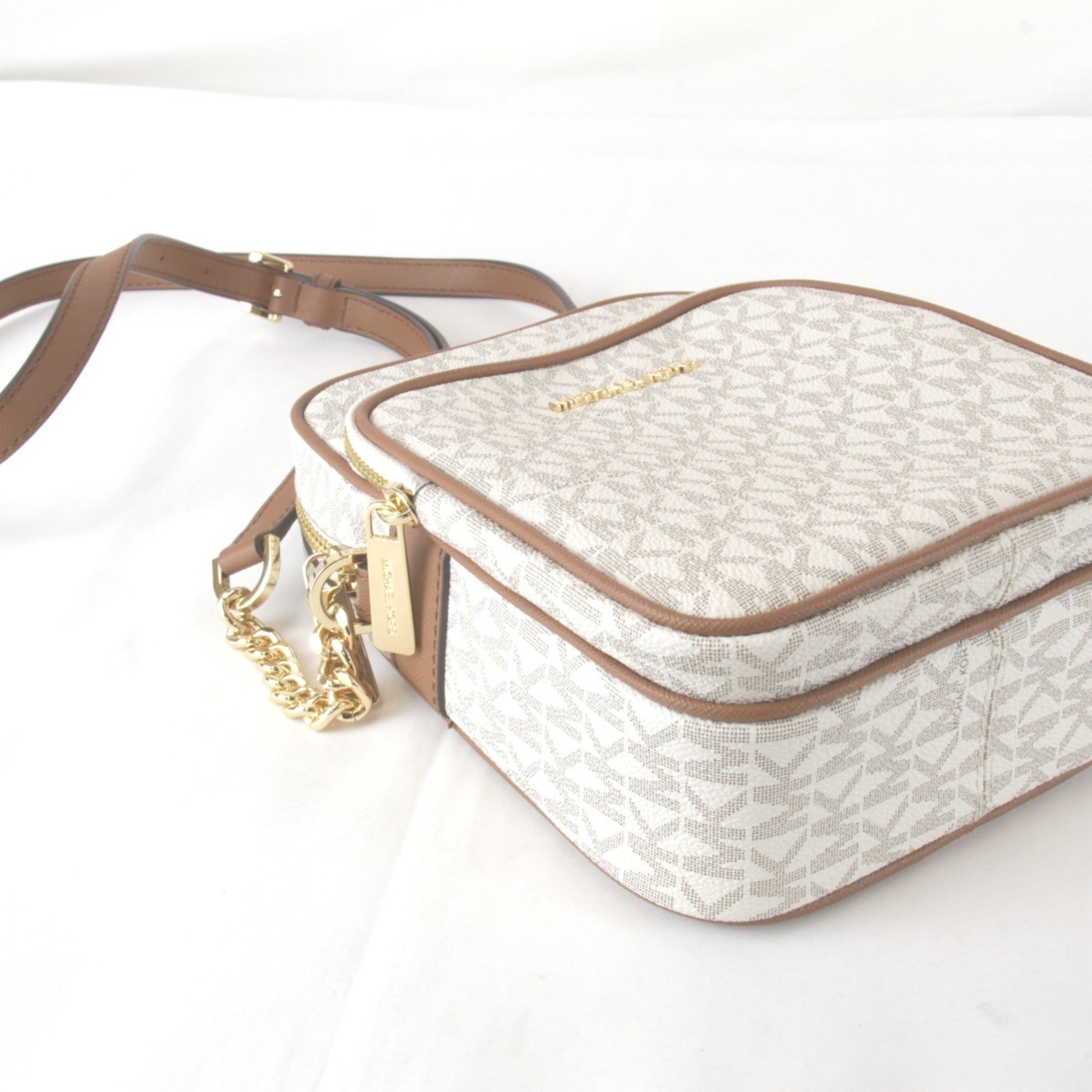 Michael Kors Jet Set Travel White Pvc Shoulder Bag Weekend Bag (Pre-Owned)