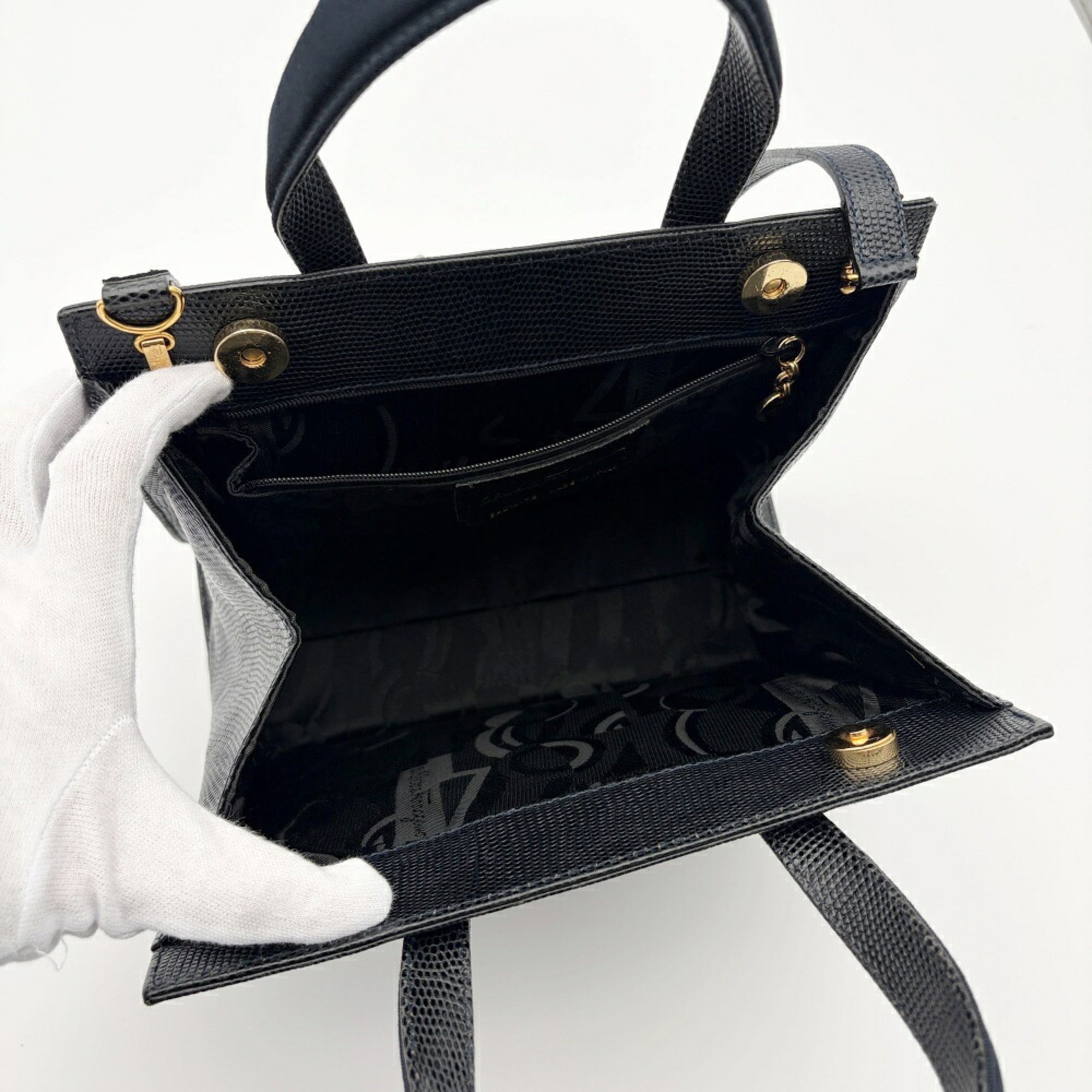 Salvatore Ferragamo Black Leather Handbag (Pre-Owned)