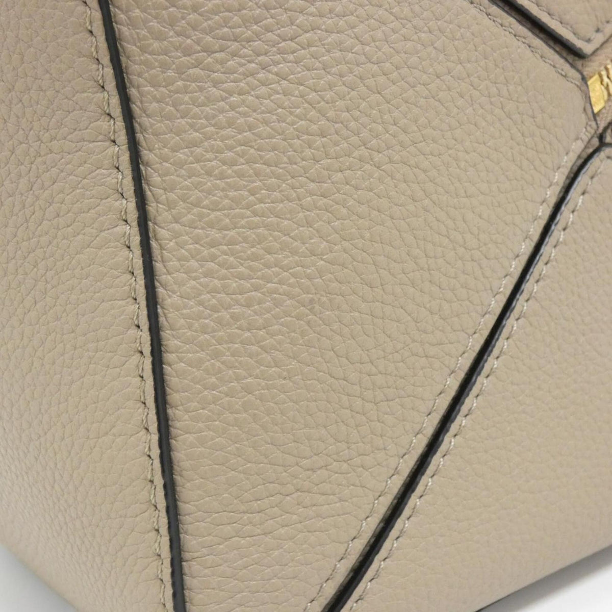 Loewe Sand Leather Handbag (Pre-Owned)