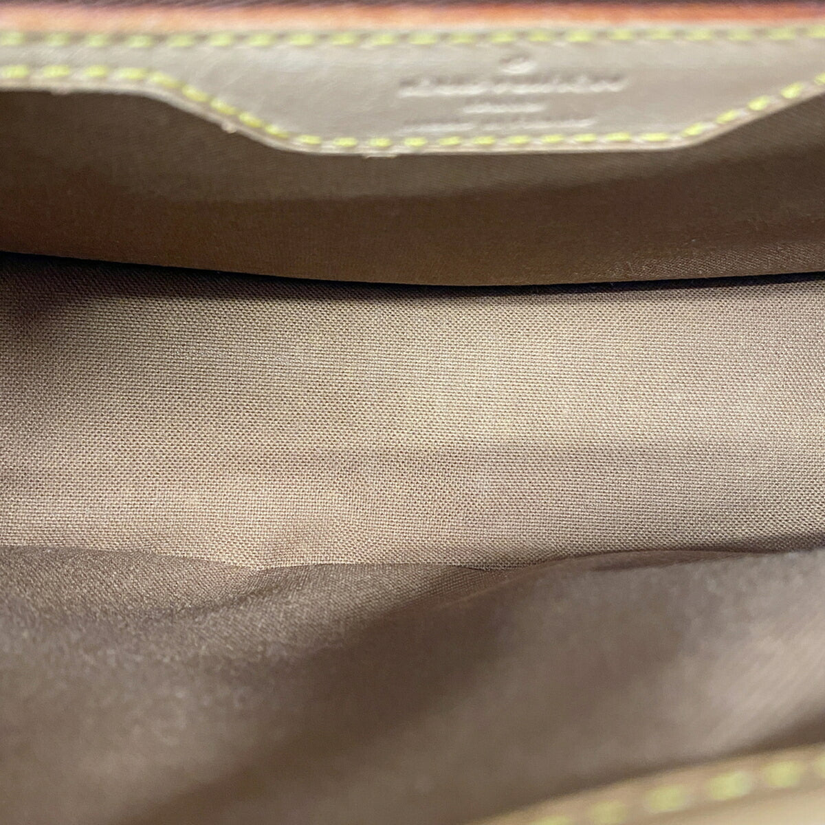 Louis Vuitton Brown Shoulder Bag (Pre-Owned)
