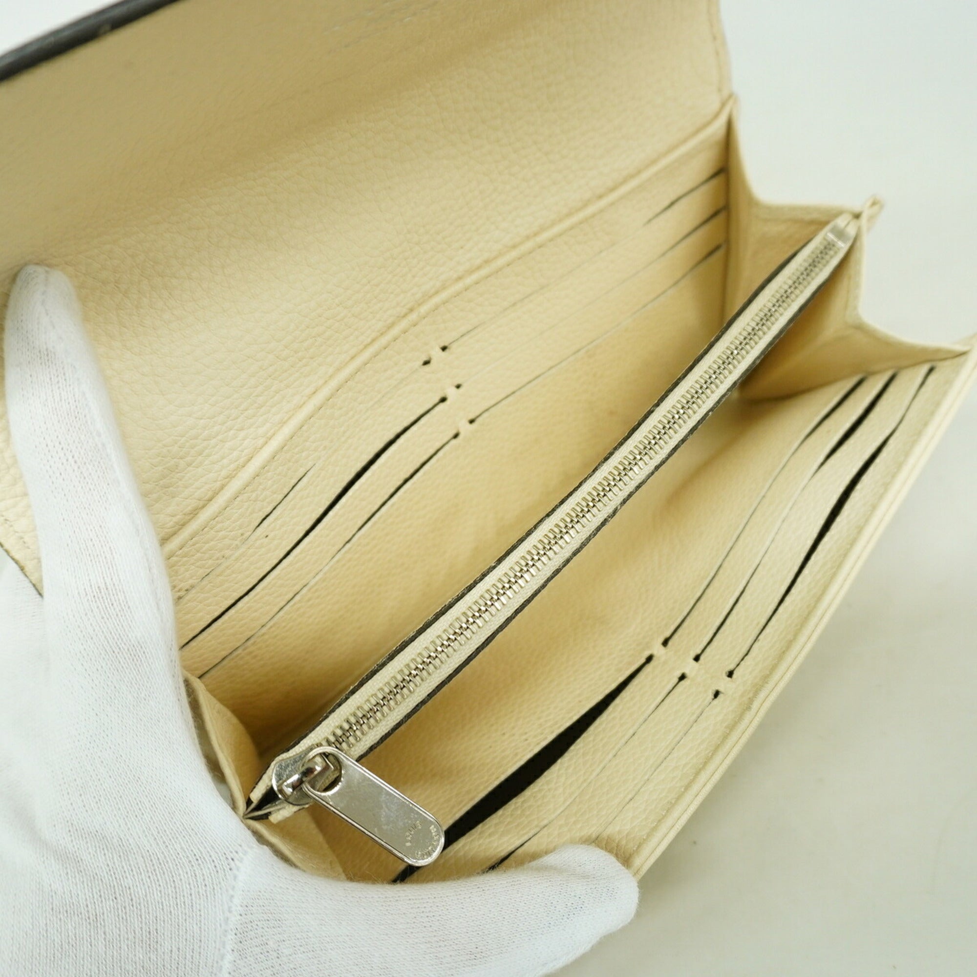 Louis Vuitton Lv Off White Long Wallet (Bi-Fold) (Pre-Owned)