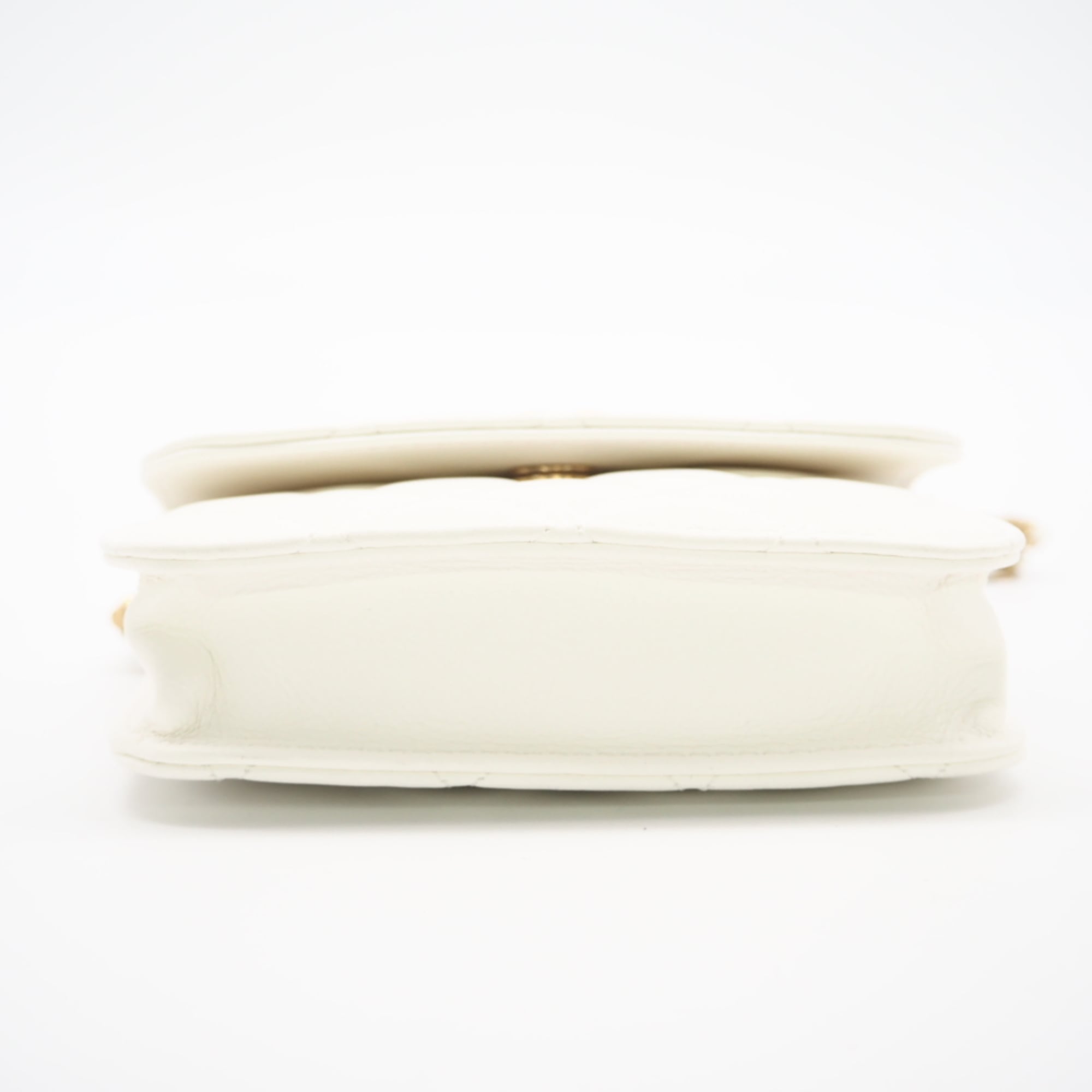Chanel White Leather Shoulder Bag (Pre-Owned)