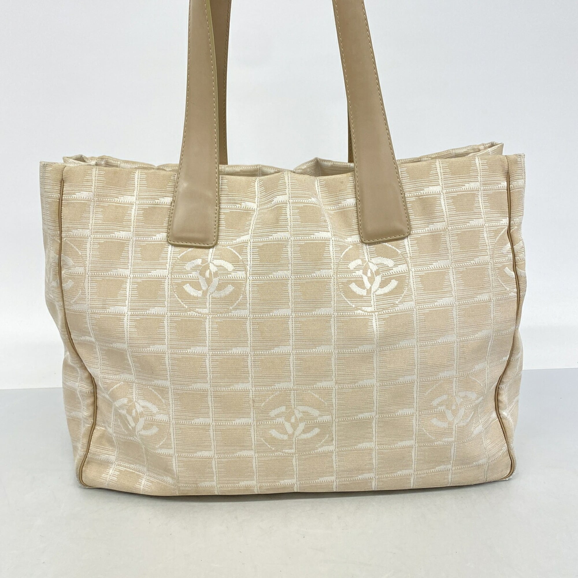 Chanel Beige Nylon Tote Bag (Pre-Owned)