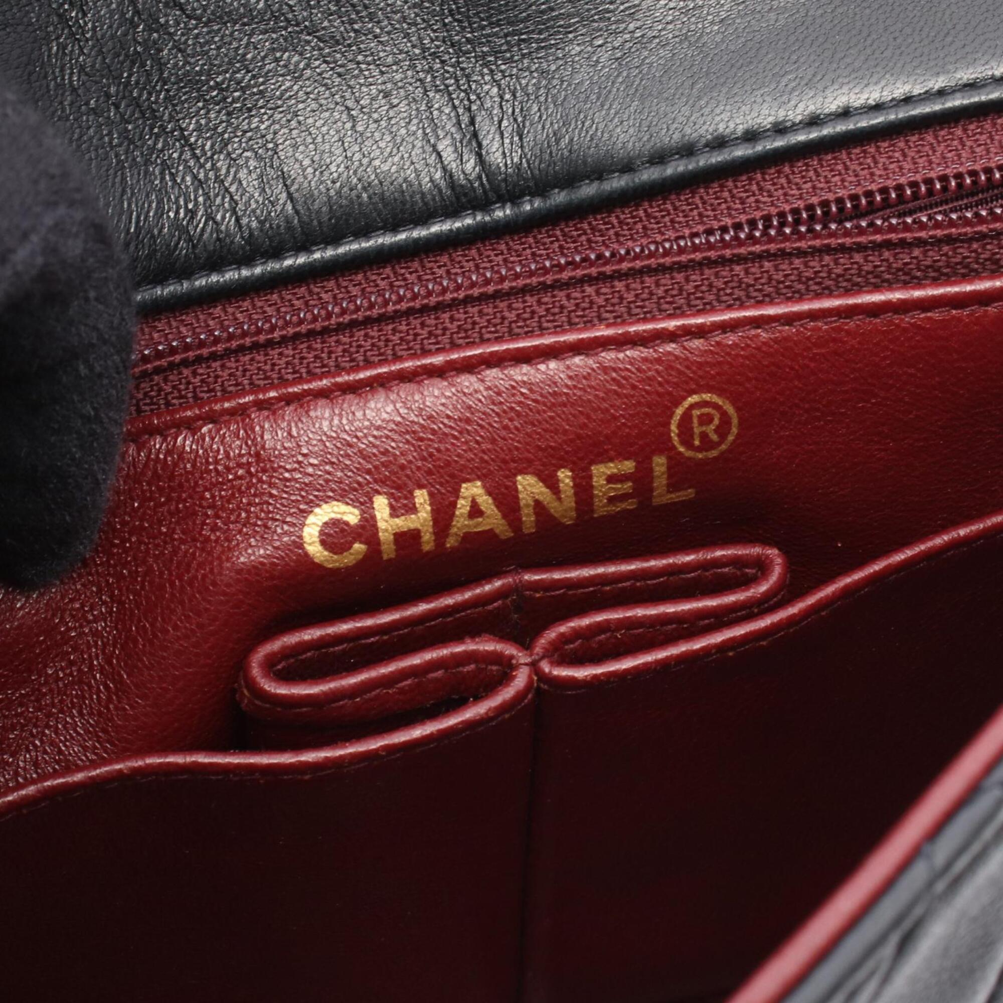 Chanel Black Leather Handbag Shoulder Bag (Pre-Owned)