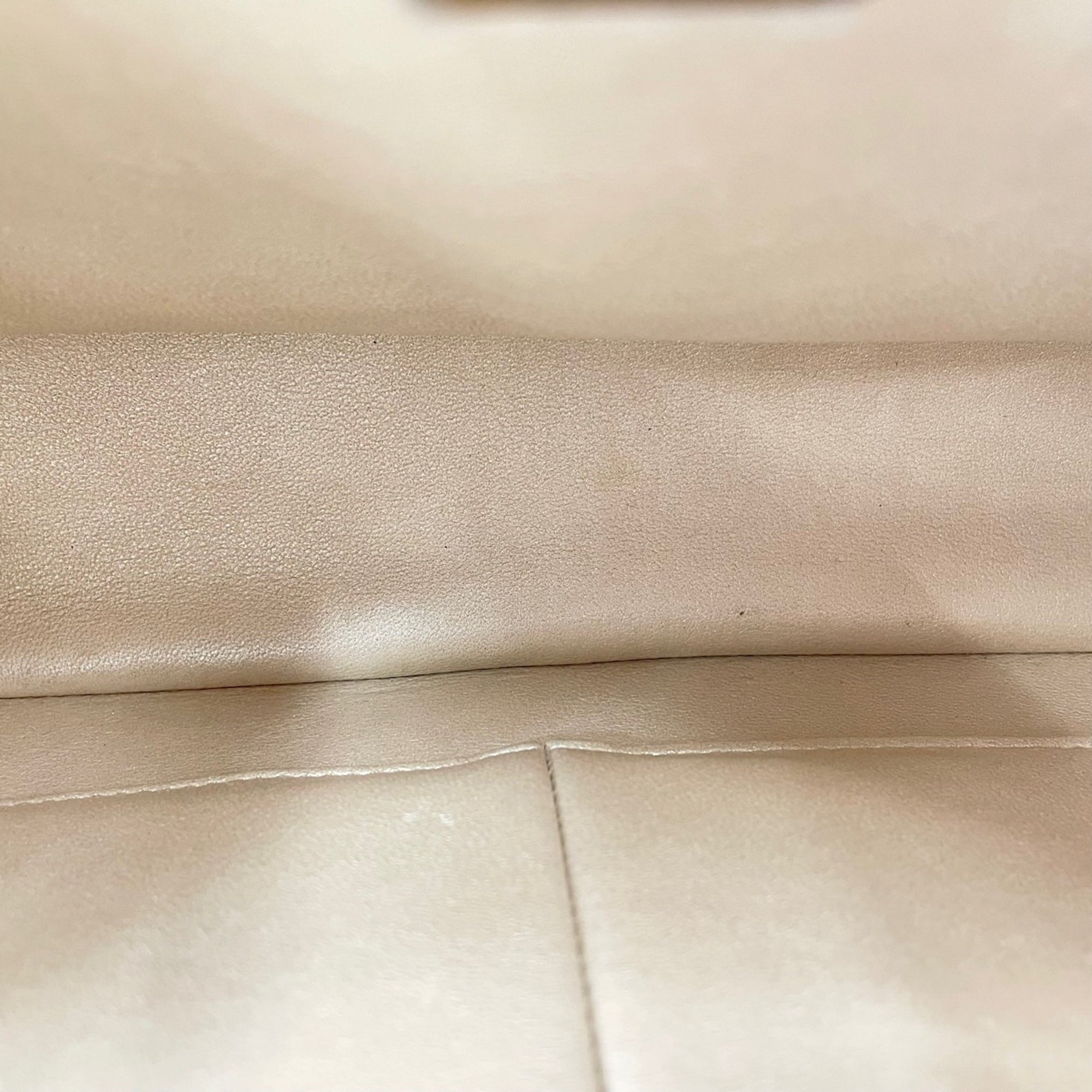 Chanel Matelasse Beige Shoulder Bag (Pre-Owned)