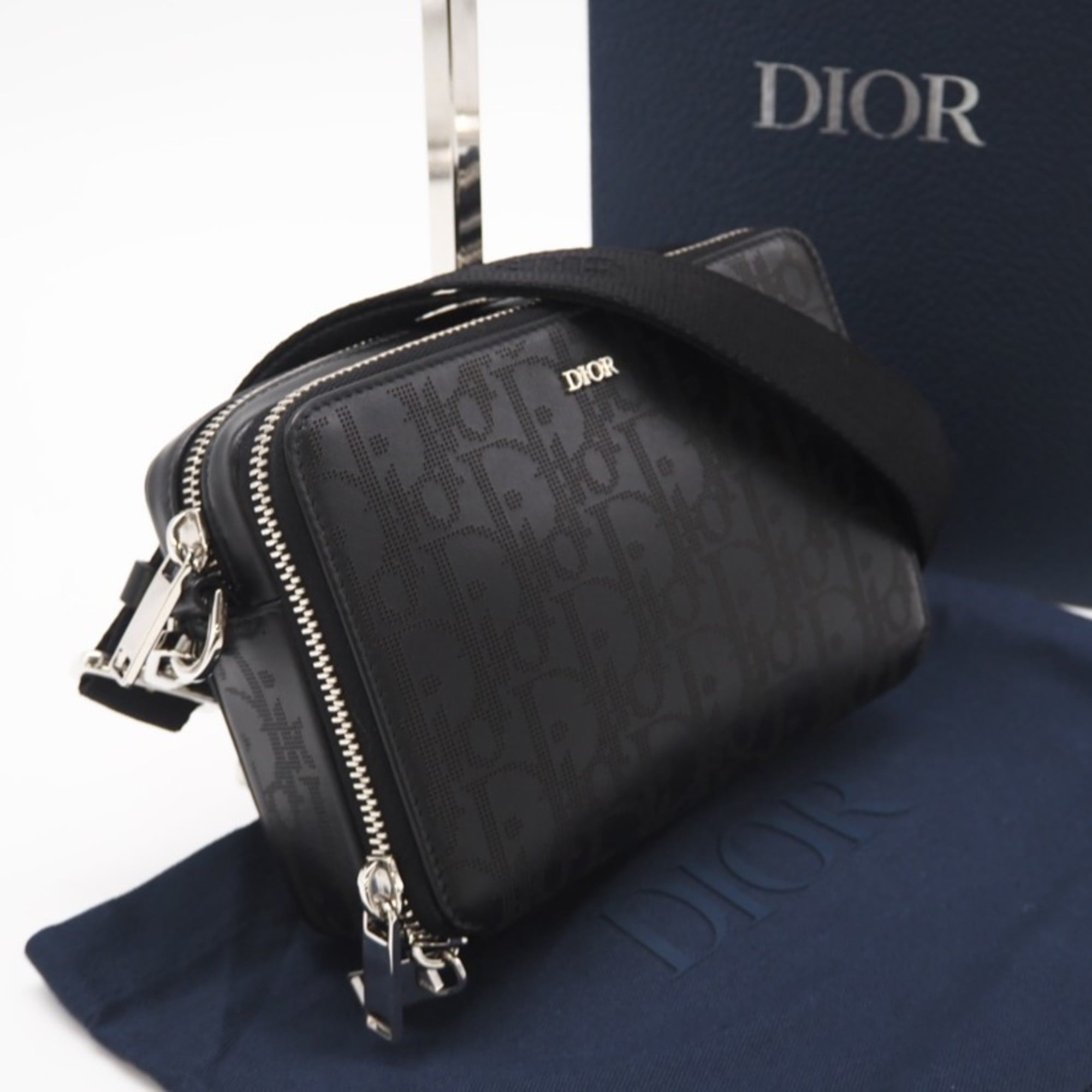 Christian Dior Black Leather Shoulder Bag (Pre-Owned)