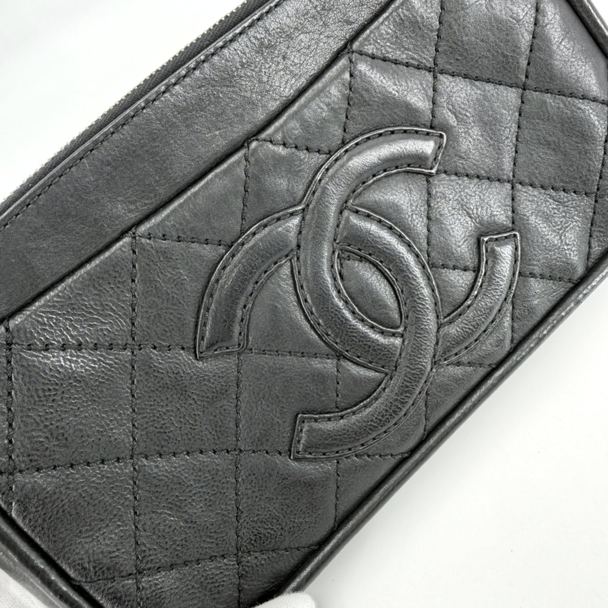 Chanel Black Leather Shoulder Bag (Pre-Owned)