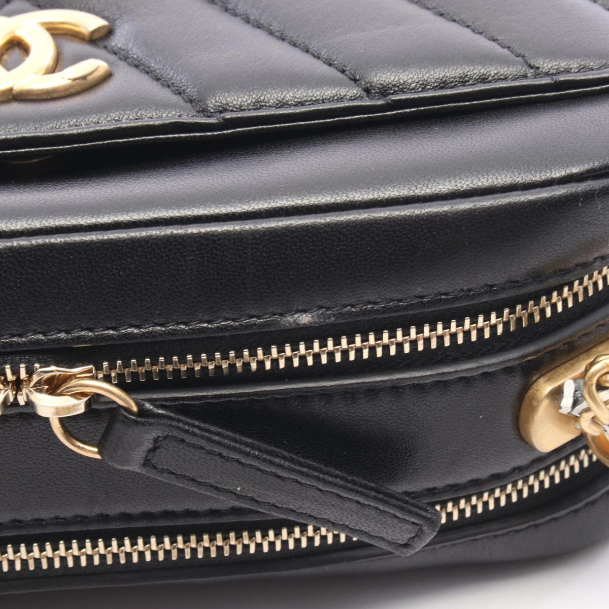 Chanel Black Leather Handbag Shoulder Bag (Pre-Owned)