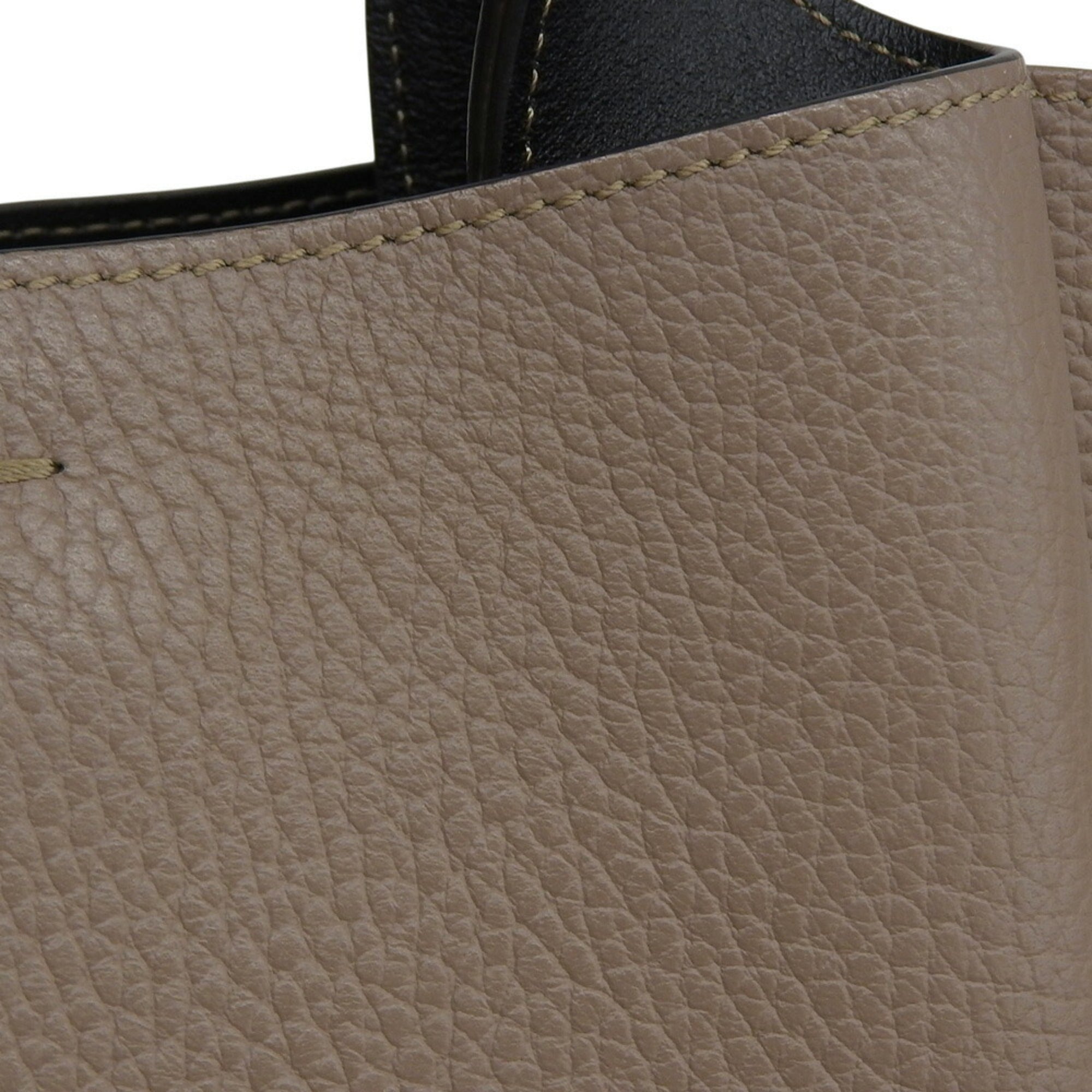 Tod's Beige Leather Handbag (Pre-Owned)