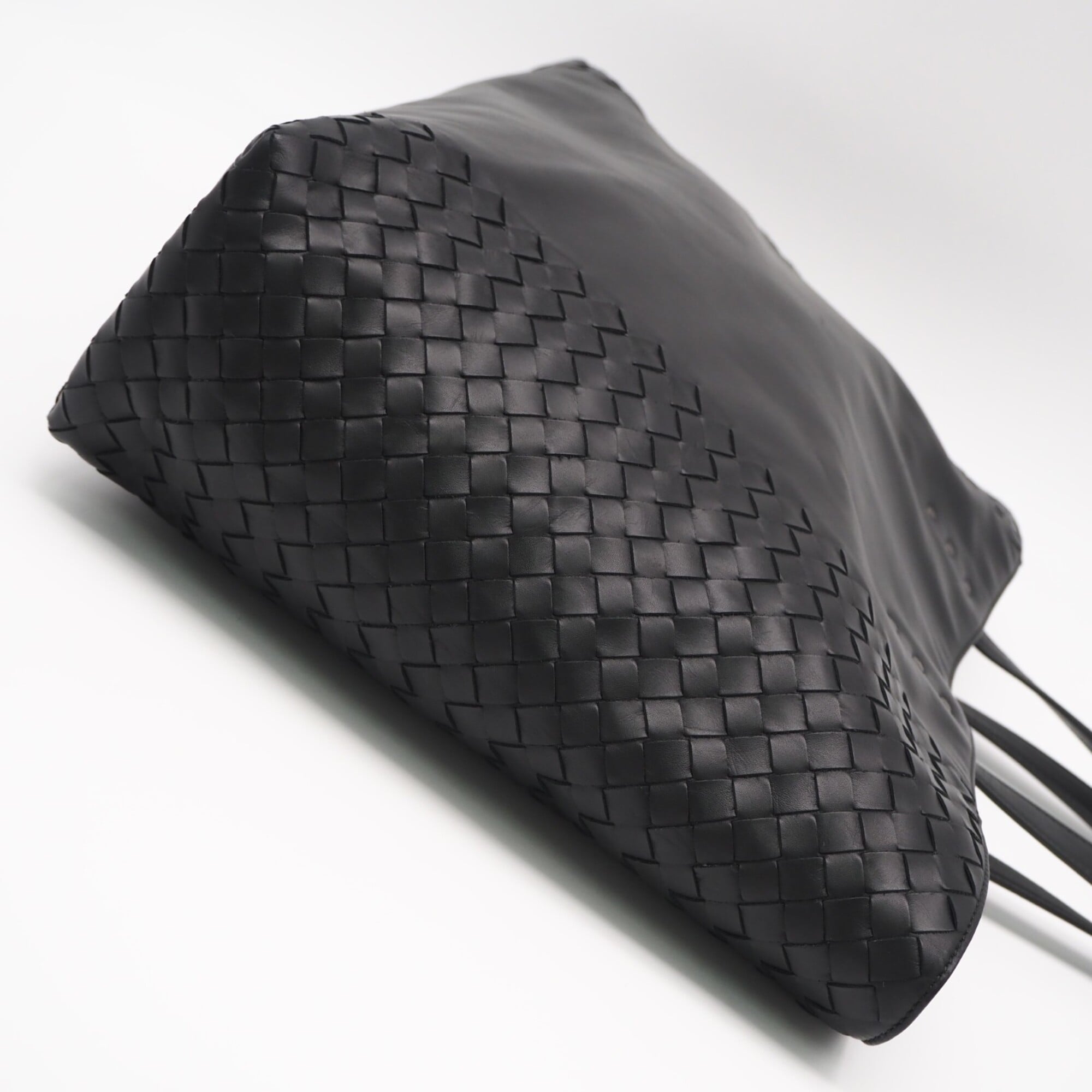 Bottega Veneta Intrecciato Black Leather Handbag Tote Bag (Pre-Owned)