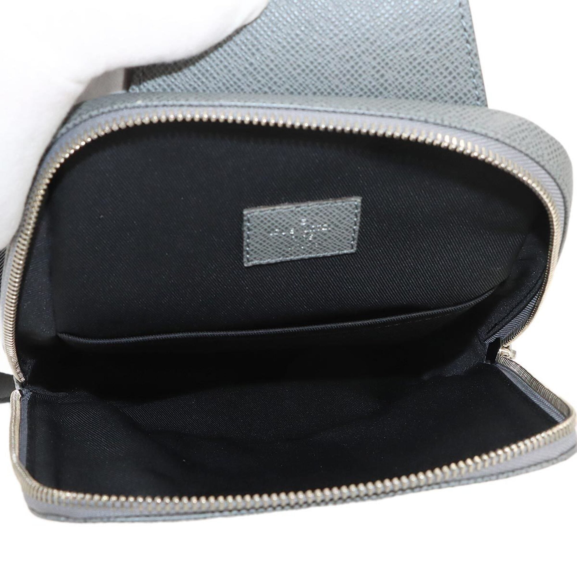 Louis Vuitton Gris Taiga Leather Leather Handbag Sling Bag (Pre-Owned)