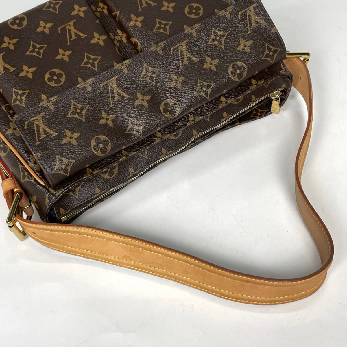 Louis Vuitton Brown Monogram Shoulder Bag (Pre-Owned)
