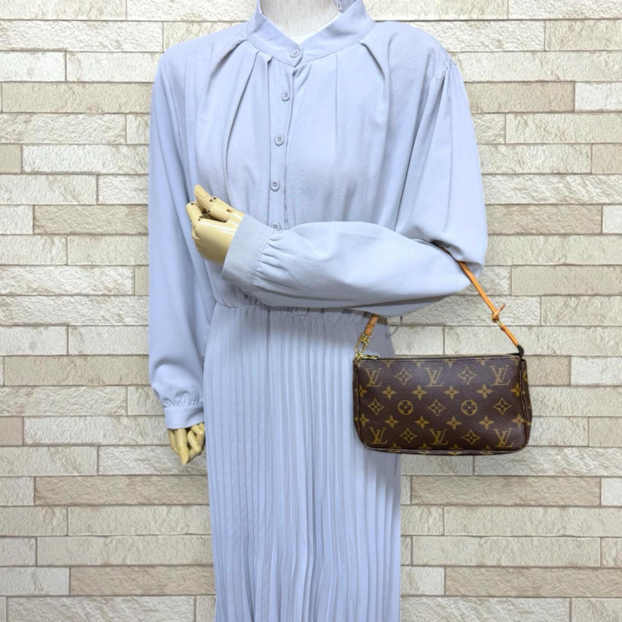 Louis Vuitton Brown Monogram Canvas Handbag (Pre-Owned)