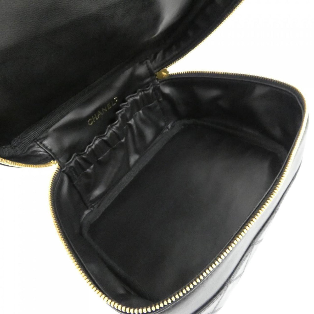 Chanel Black Leather Handbag (Pre-Owned)