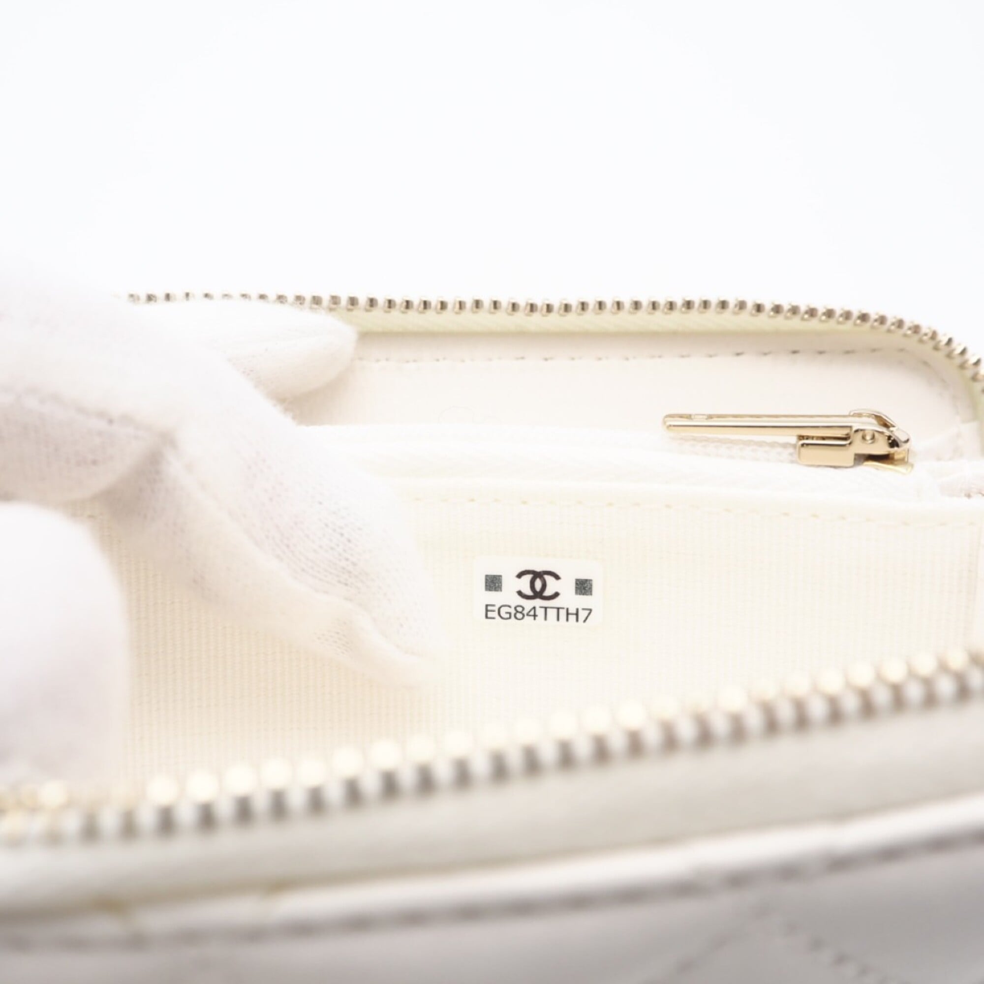 Chanel Matelasse White Leather Coin Purse/Coin Case (Pre-Owned)