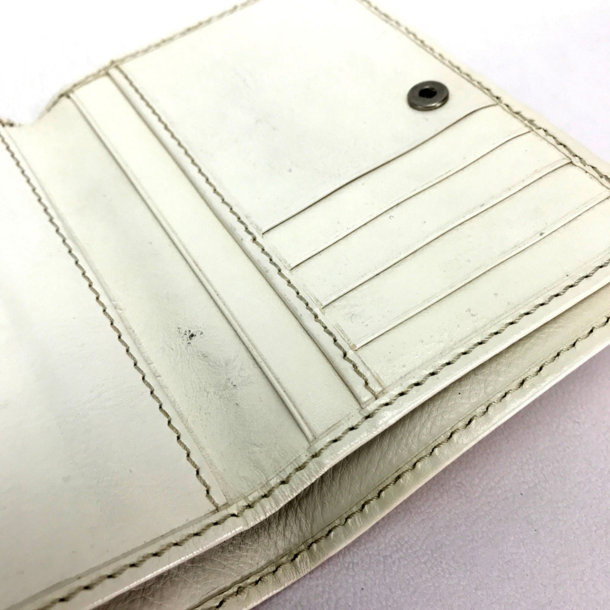 Chloé Beige Leather Wallet (Bi-Fold) (Pre-Owned)