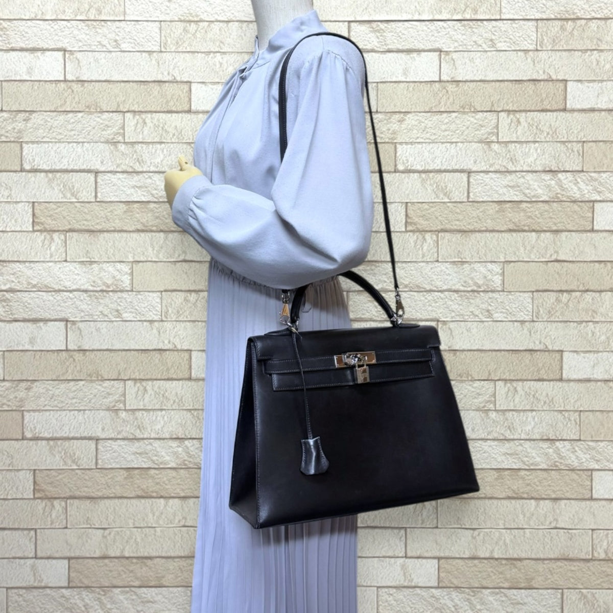 Hermes Black Box Calf Leather Shoulder Bag (Pre-Owned)