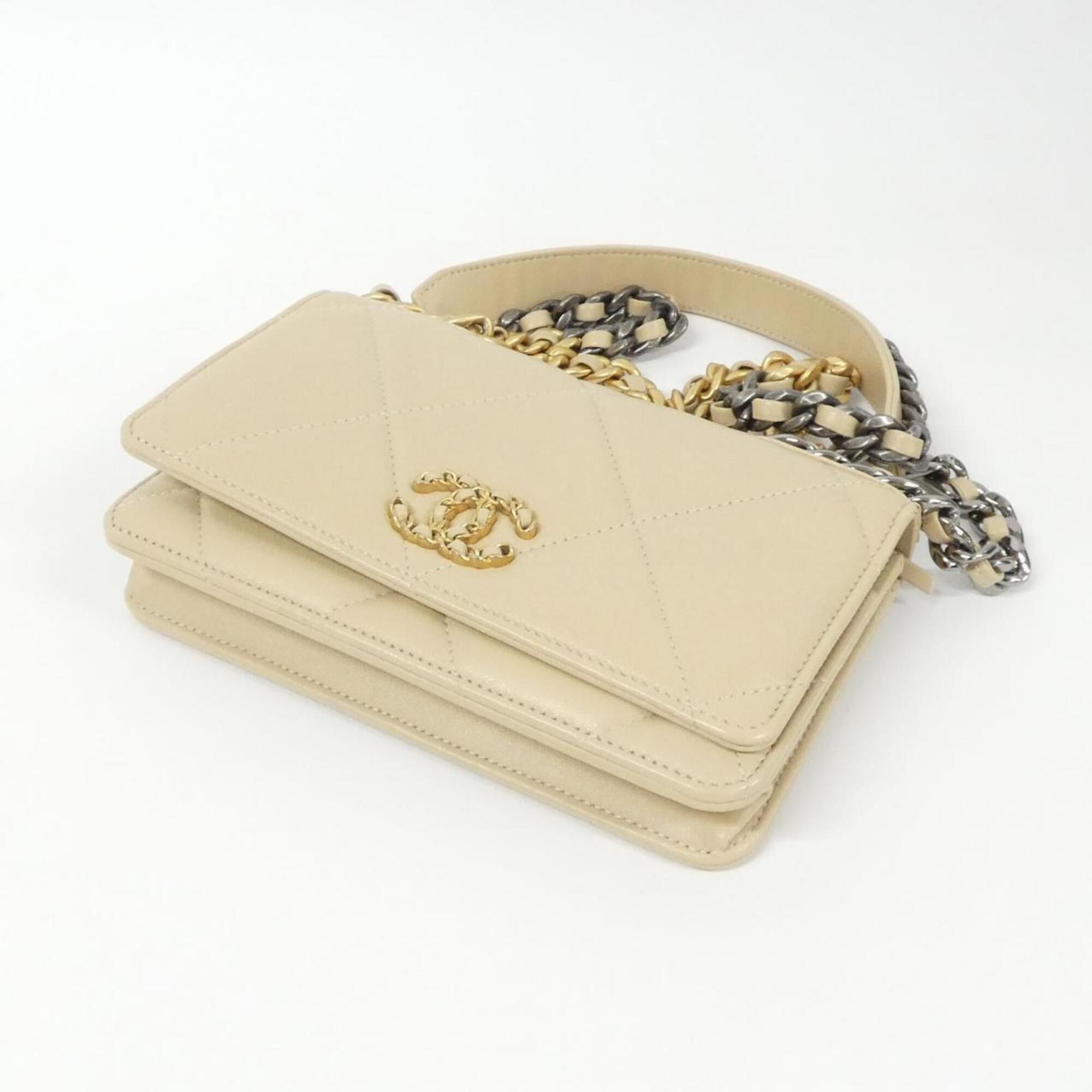 Chanel Beige Leather Chain/Shoulder Wallet (Pre-Owned)