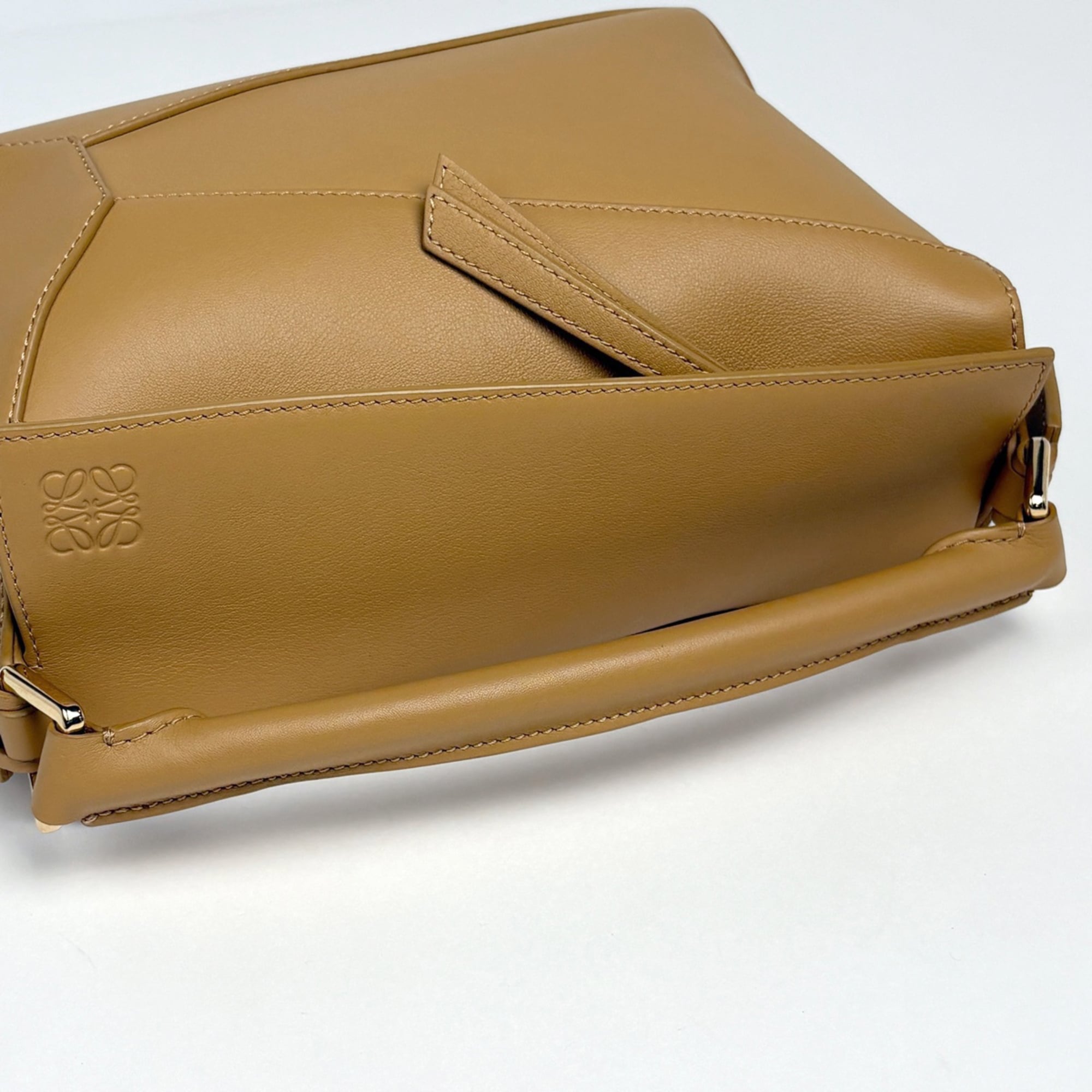 Loewe Beige Yellow Leather Handbag (Pre-Owned)