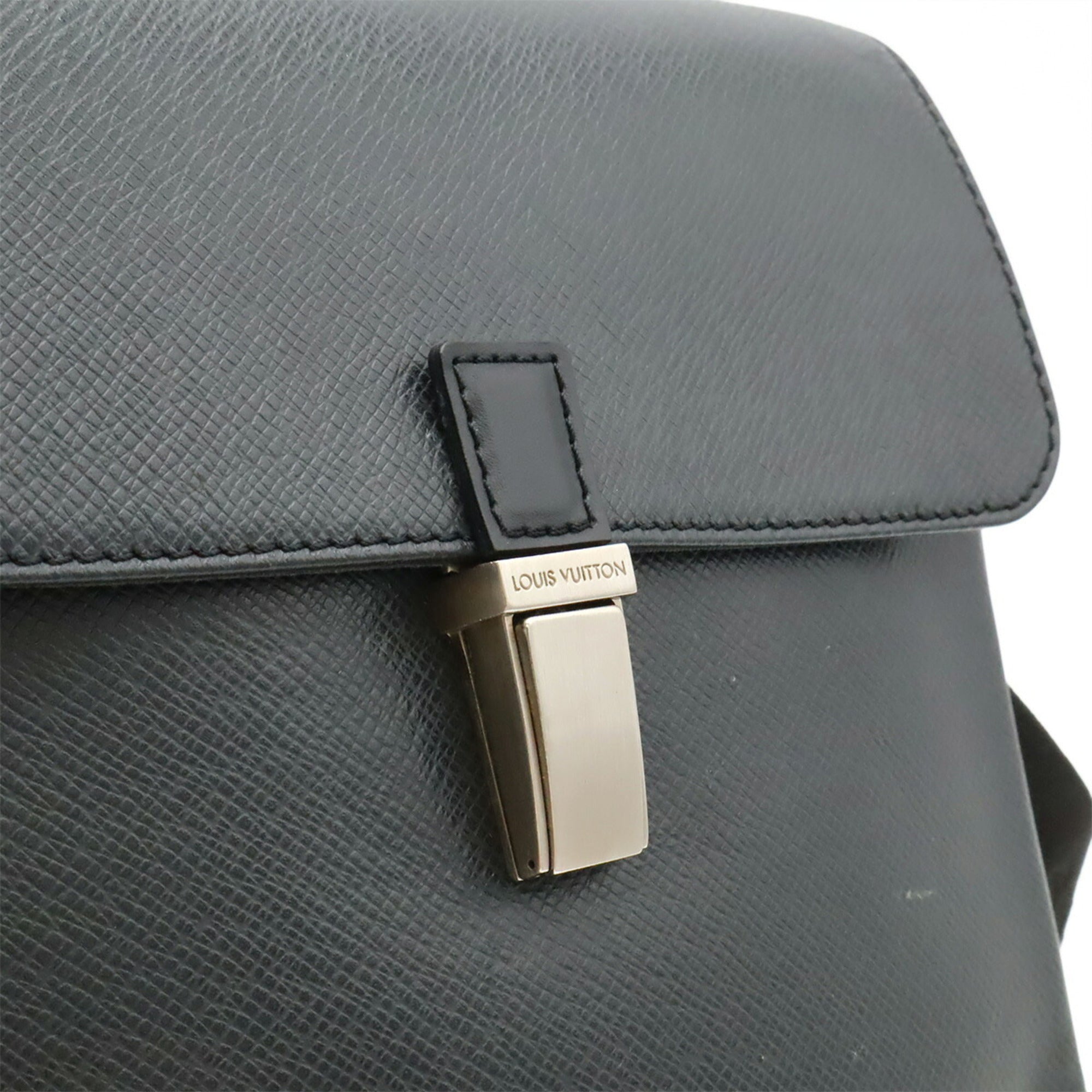 Louis Vuitton Ardoise Black Taiga Leather Shoulder Bag (Pre-Owned)
