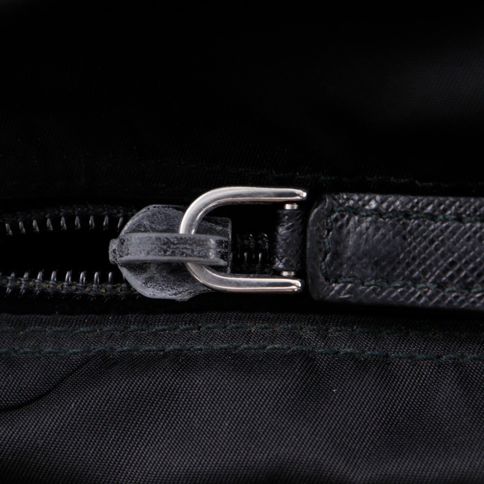 Prada Black Nylon Messenger Bag Shoulder Bag (Pre-Owned)