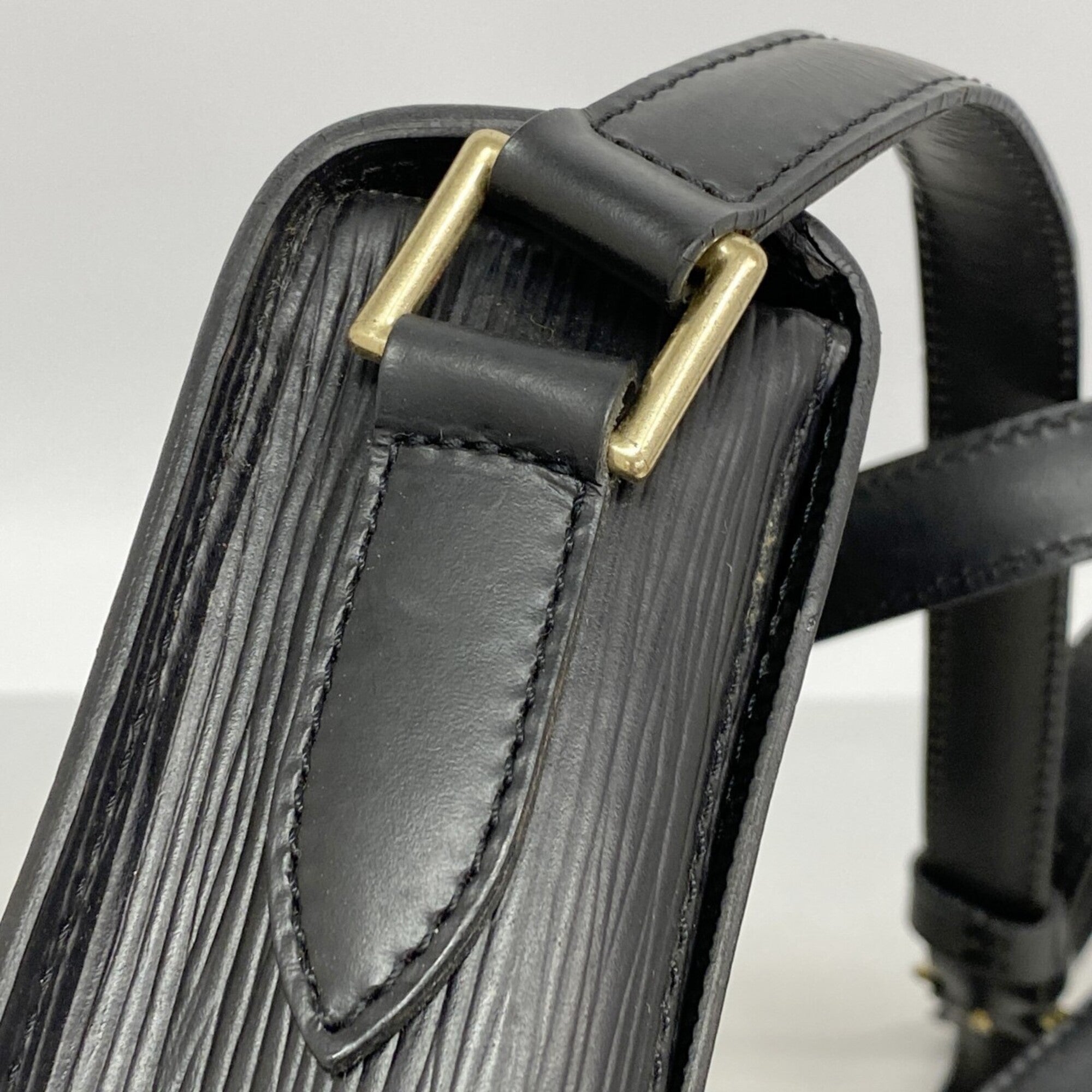 Louis Vuitton Noir Shoulder Bag (Pre-Owned)