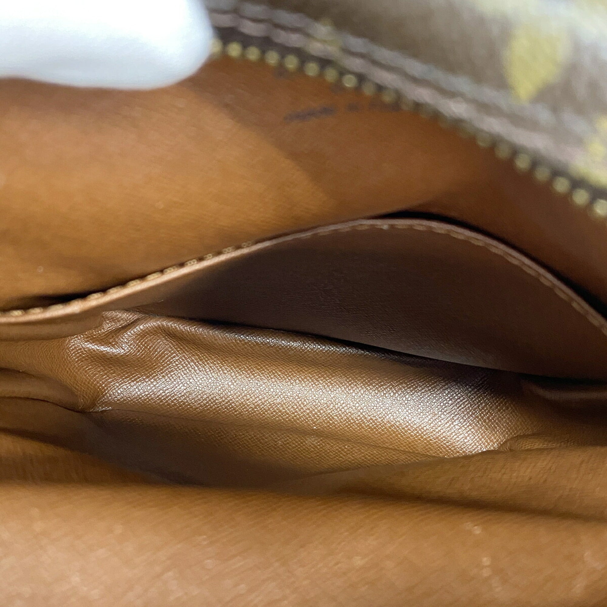 Louis Vuitton Brown Shoulder Bag (Pre-Owned)