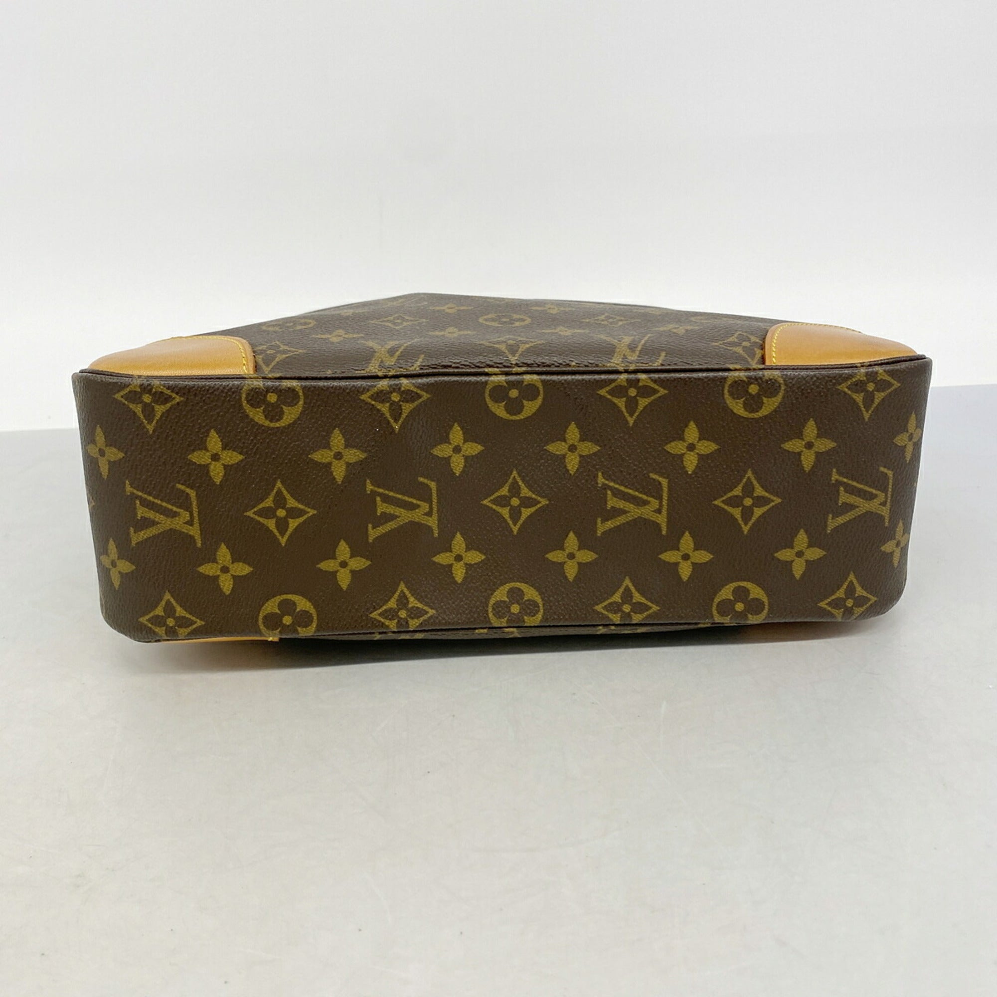 Louis Vuitton Brown Shoulder Bag (Pre-Owned)