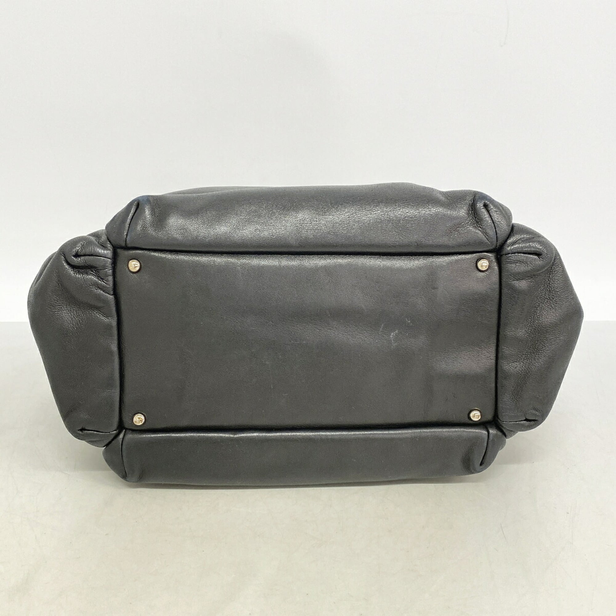 Chanel Black Leather Shoulder Bag (Pre-Owned)