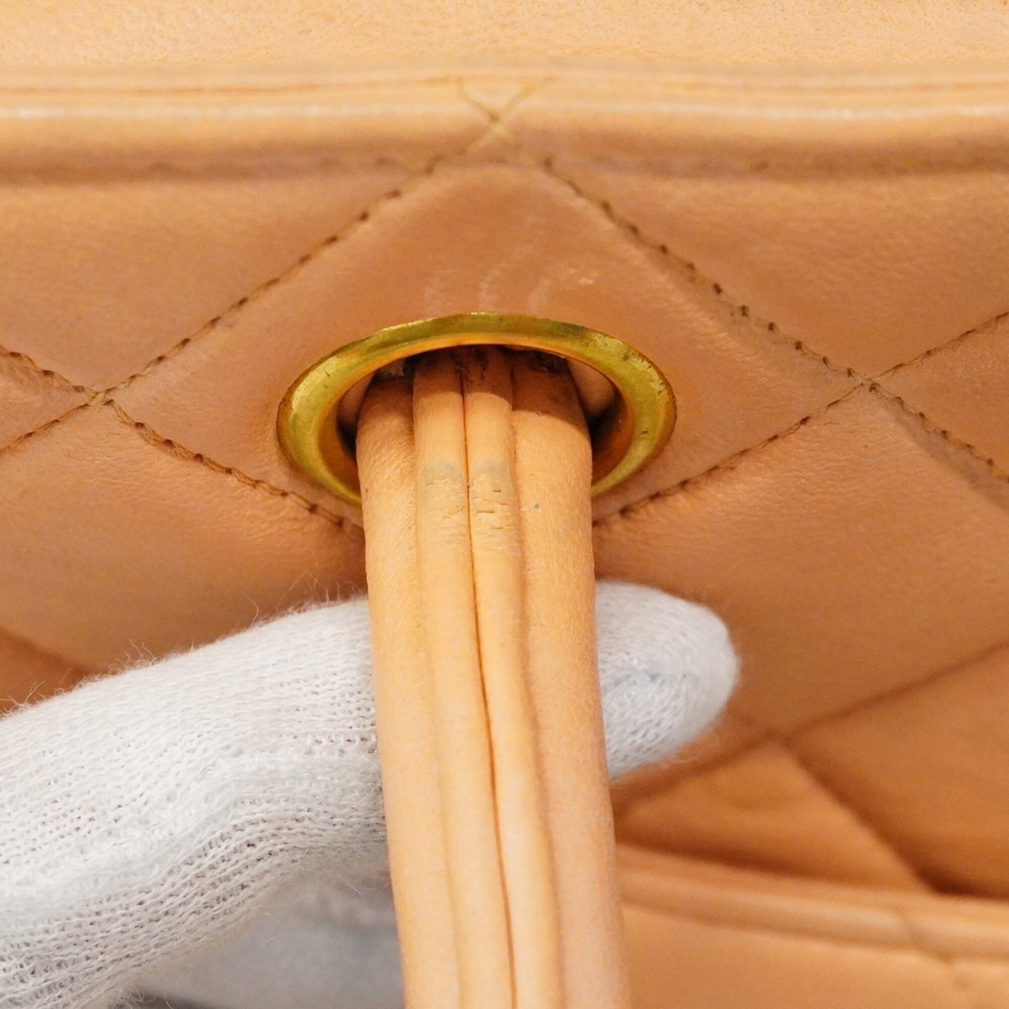 Chanel Beige Leather Handbag (Pre-Owned)
