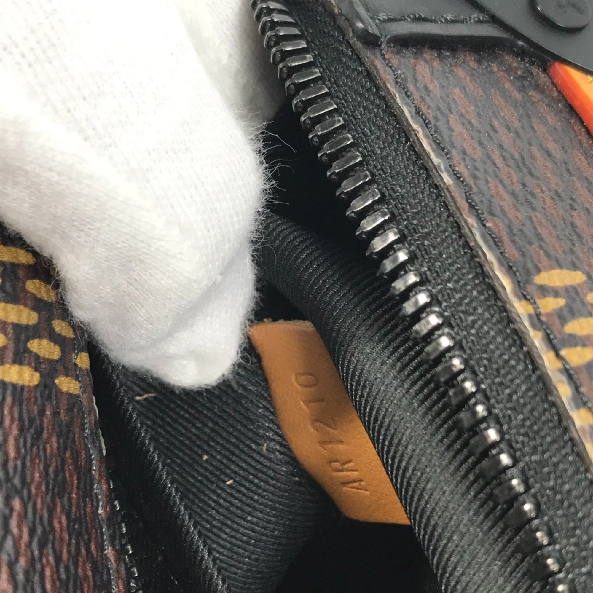 Louis Vuitton Brown Pochette Shoulder Bag (Pre-Owned)