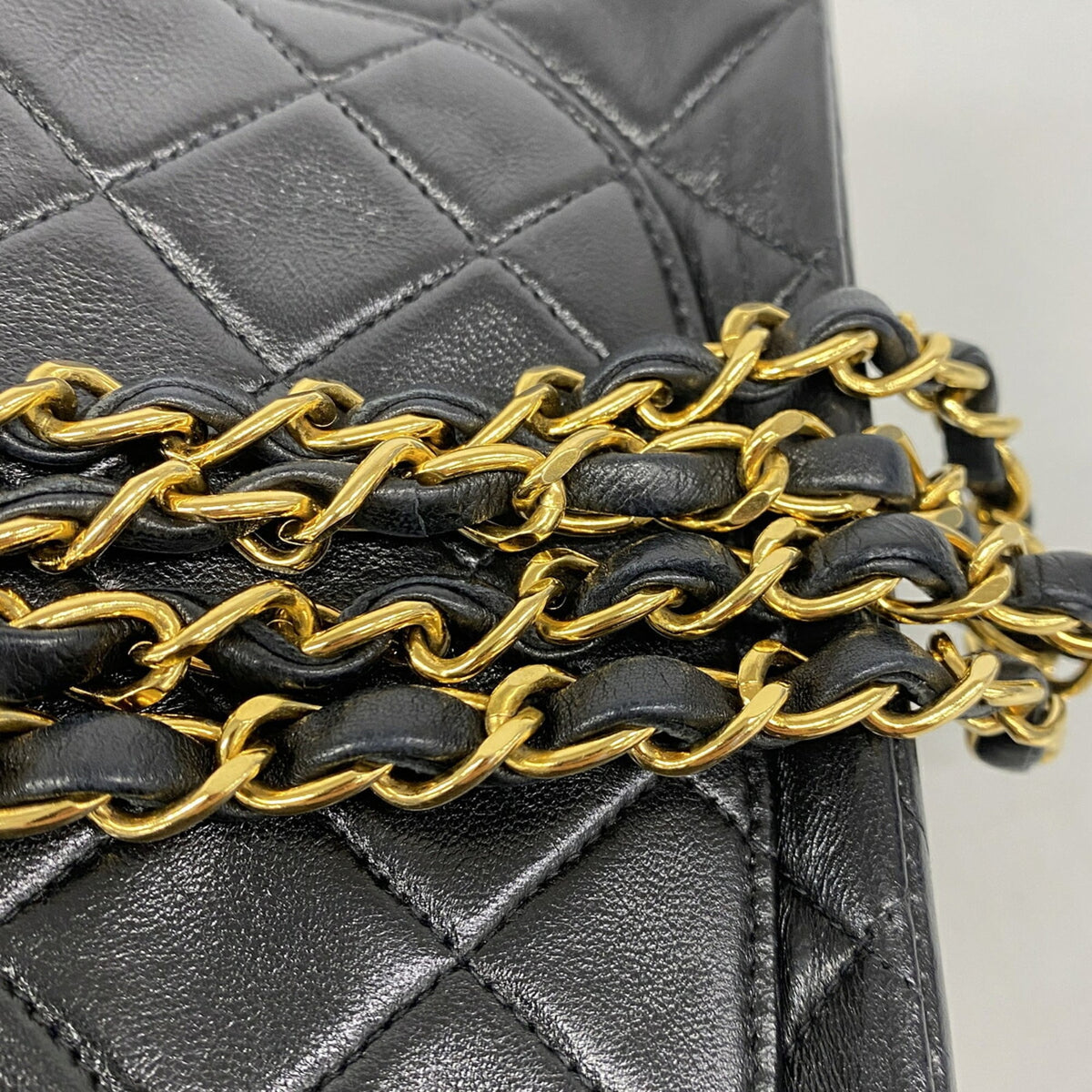 Chanel Black Leather Shoulder Bag (Pre-Owned)