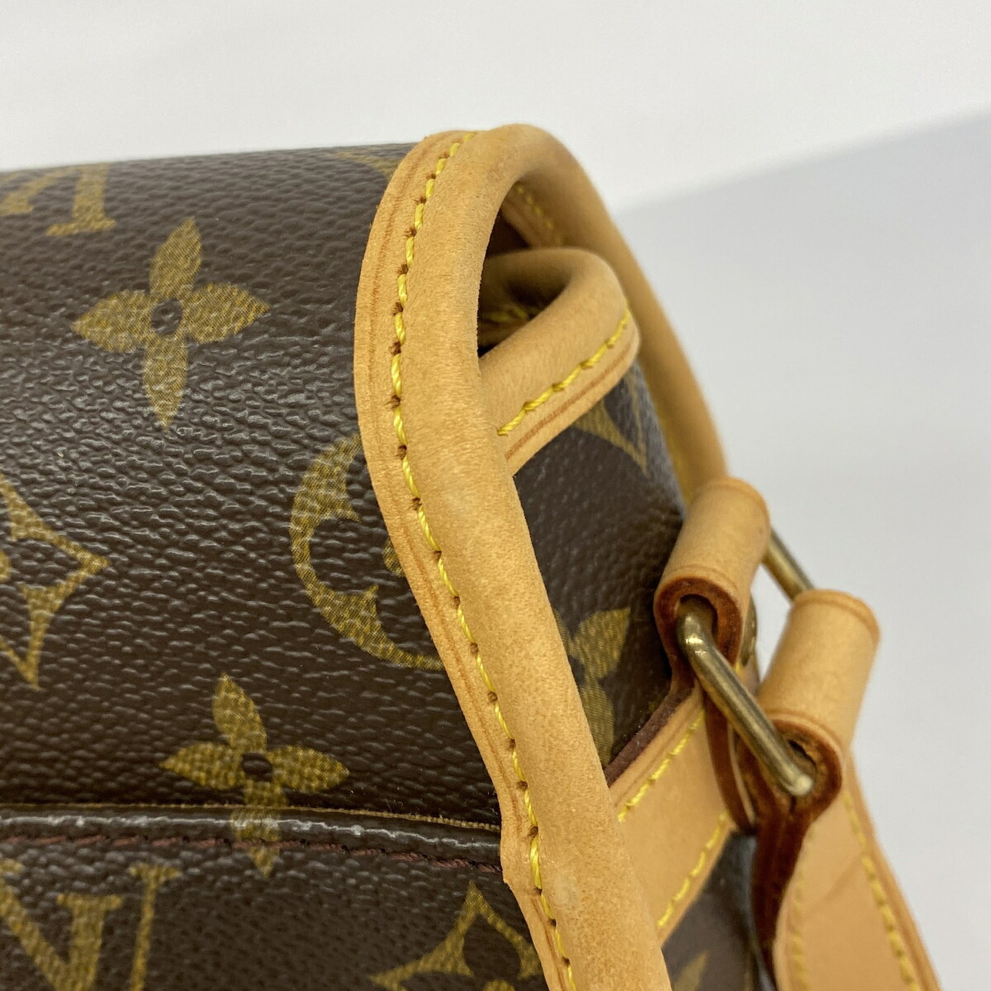 Louis Vuitton Brown Shoulder Bag (Pre-Owned)