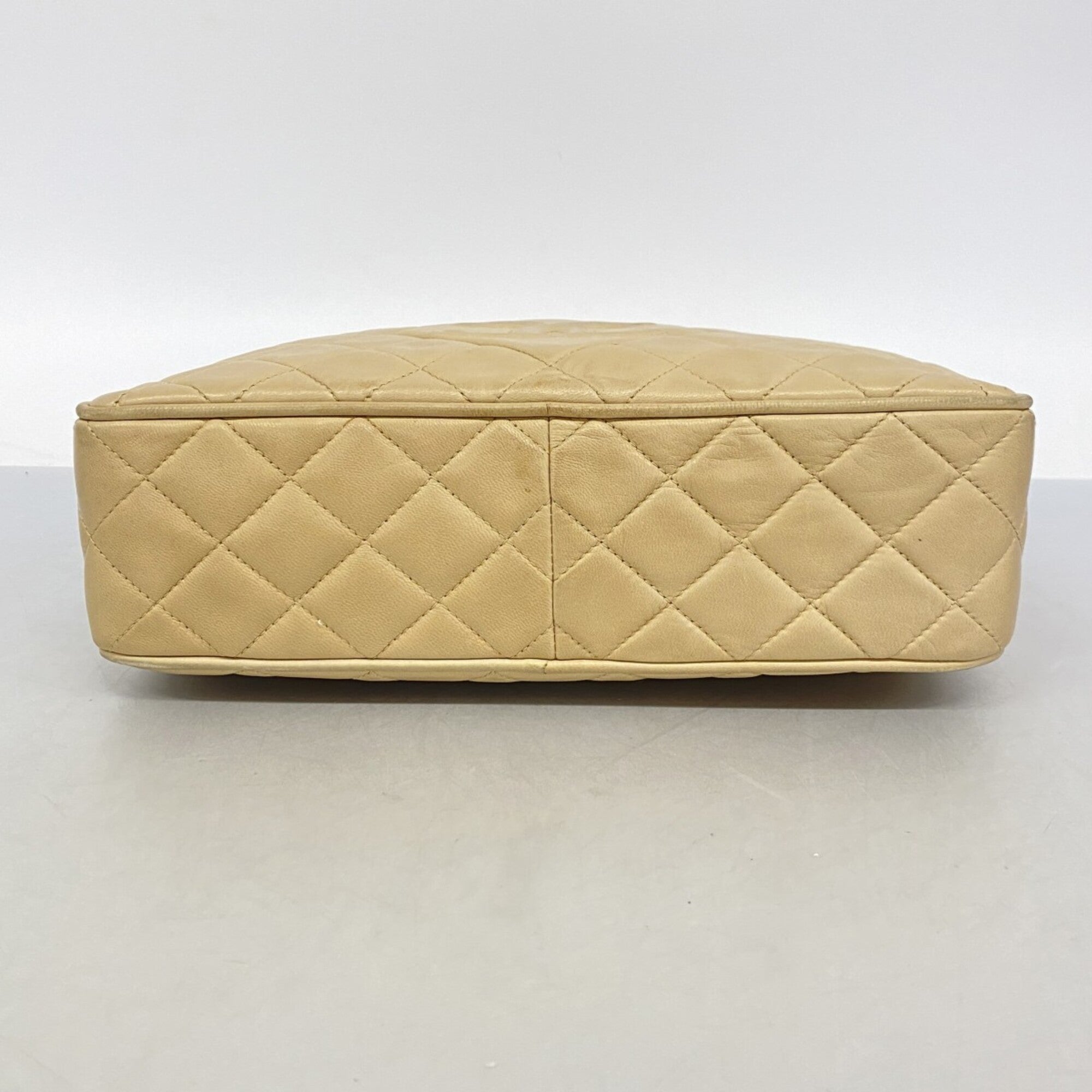 Chanel Beige Leather Shoulder Bag (Pre-Owned)