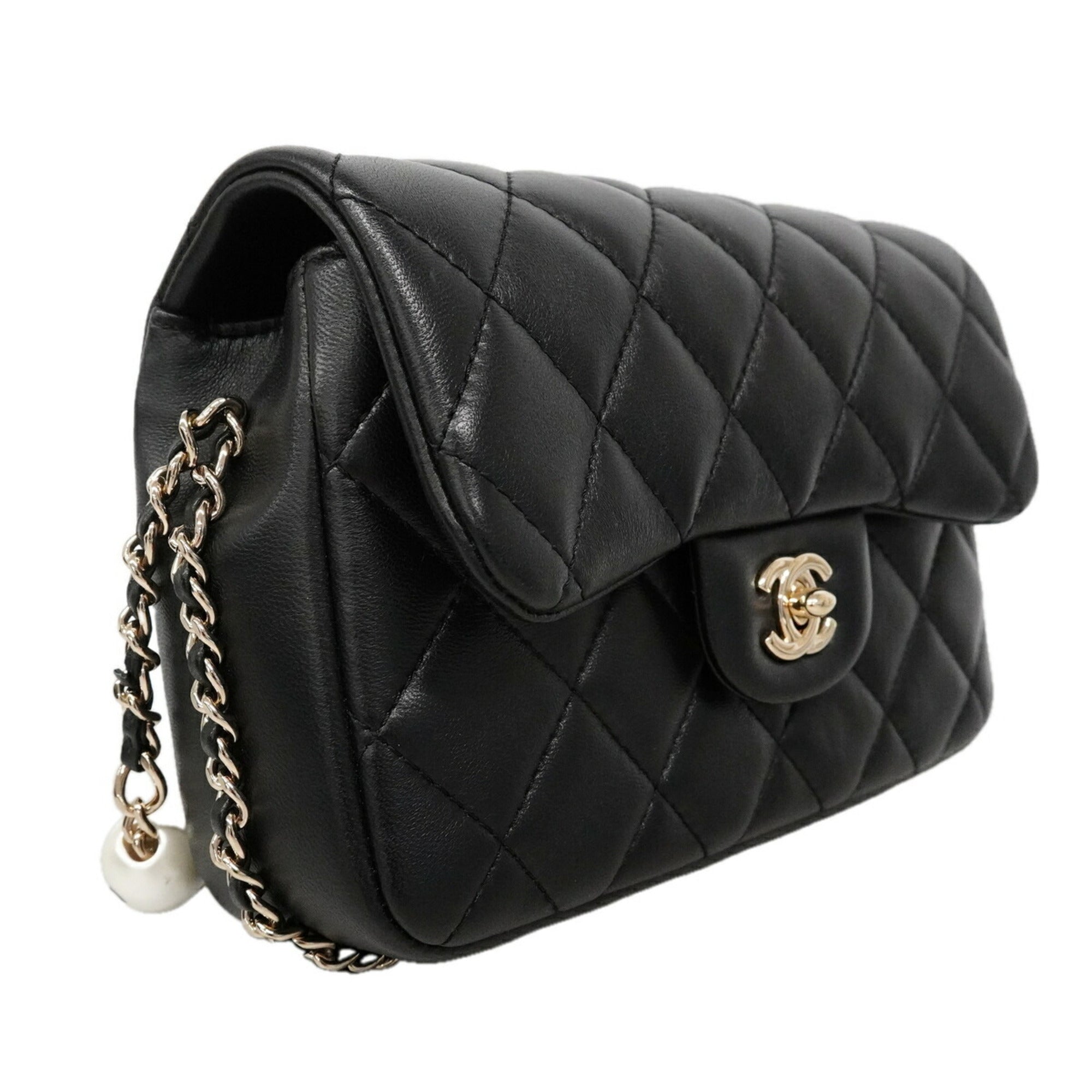 Chanel Black Leather Shoulder Bag (Pre-Owned)