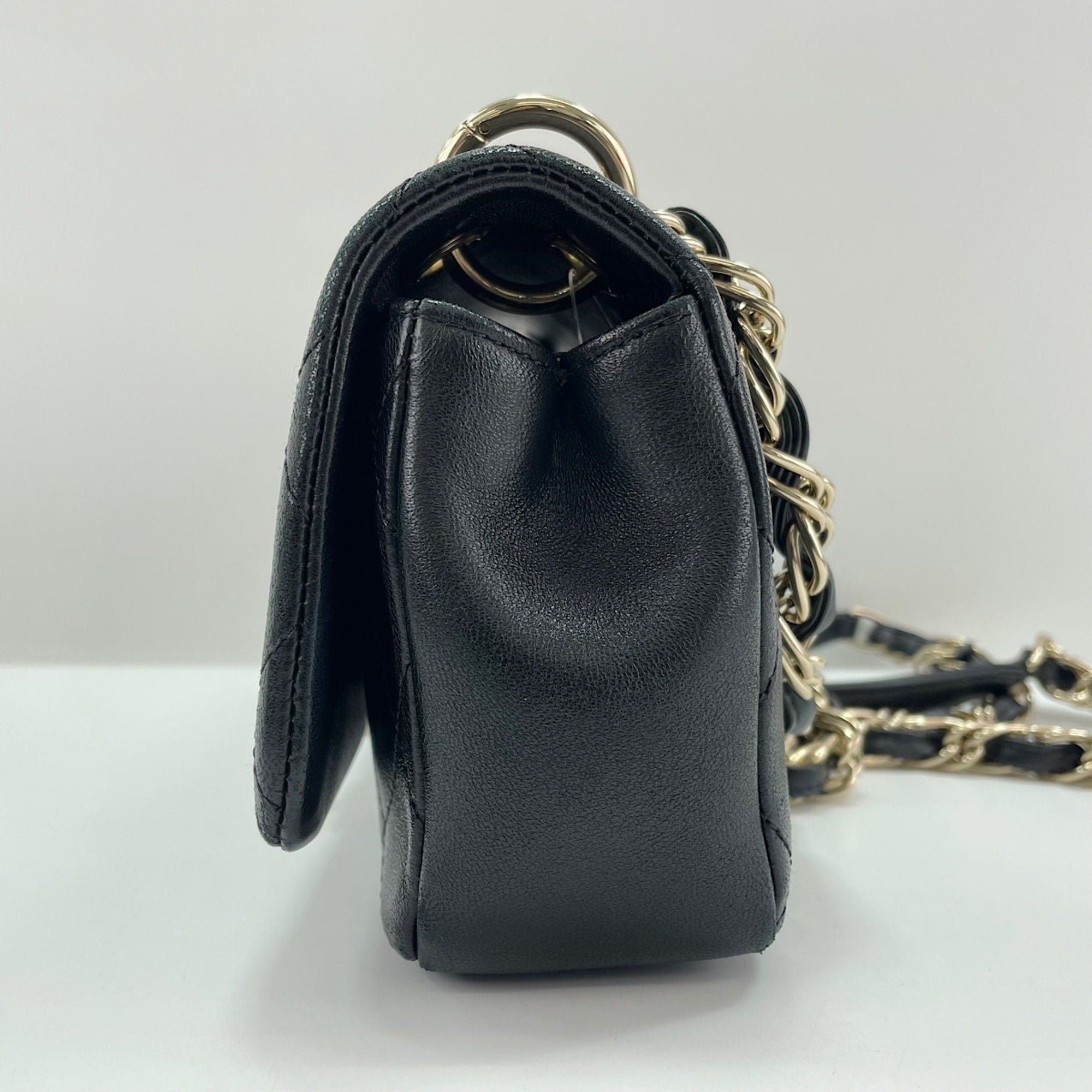 Chanel Black Shoulder Bag (Pre-Owned)