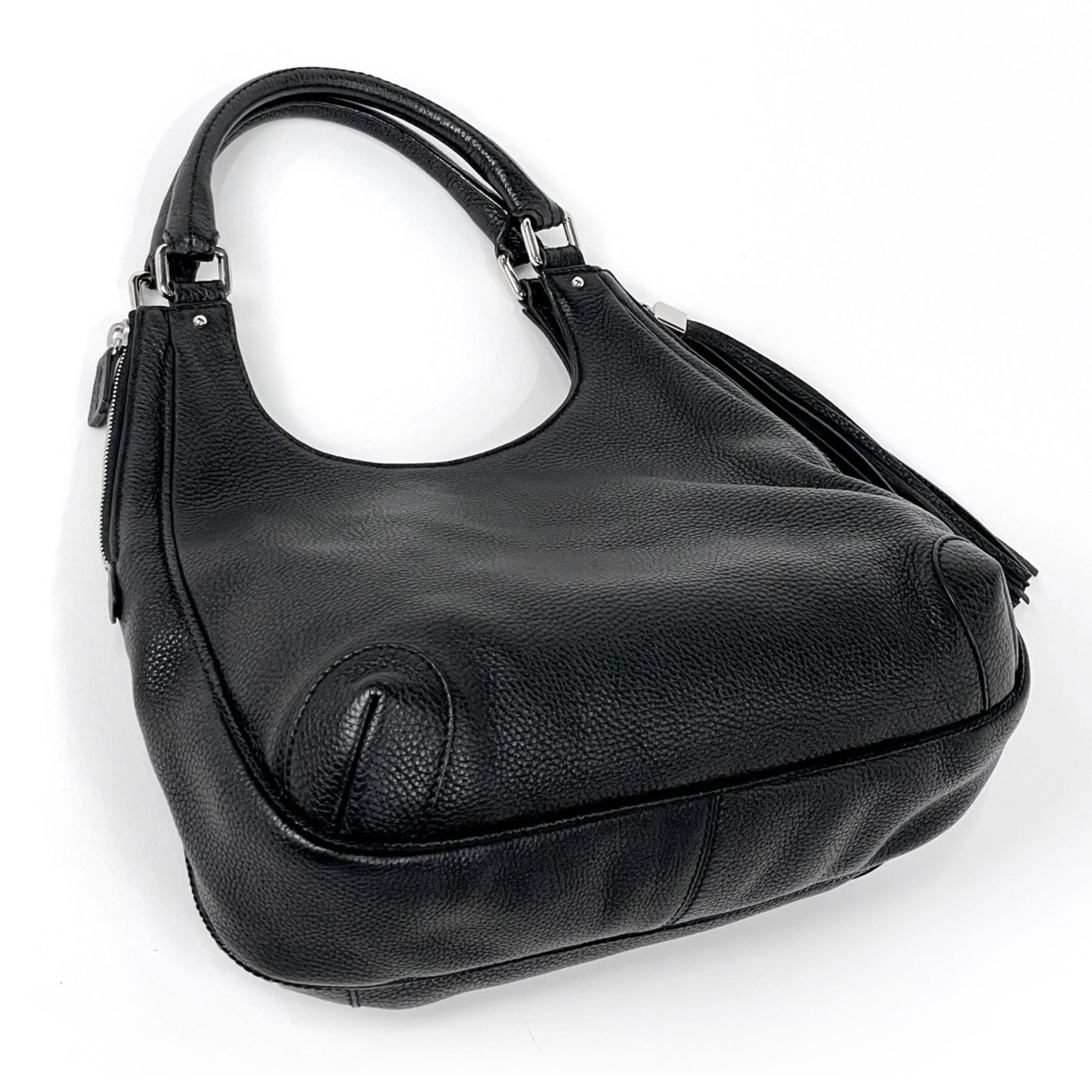 Chanel Black Leather Shoulder Bag (Pre-Owned)